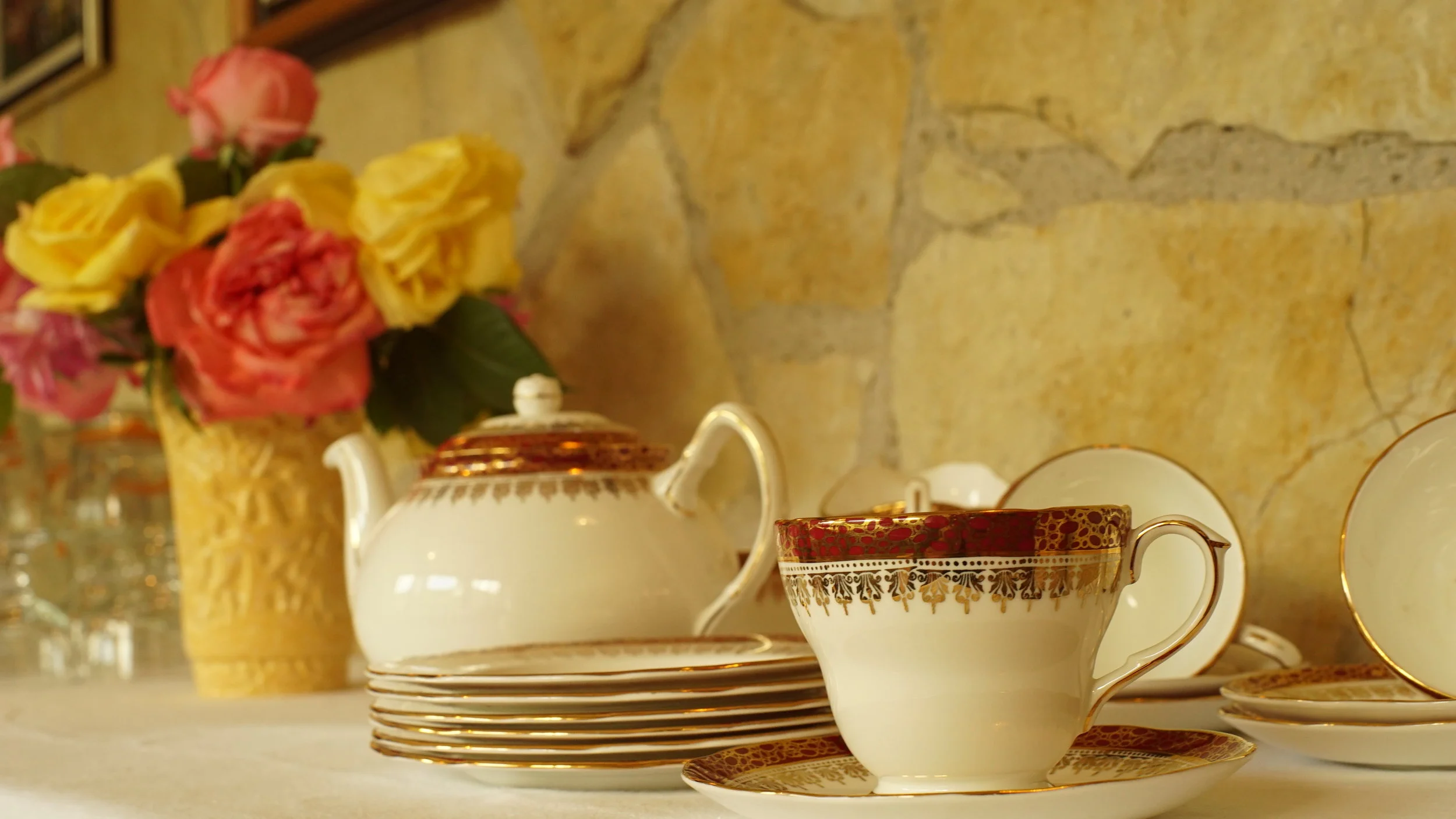 tea cup and roses .JPG