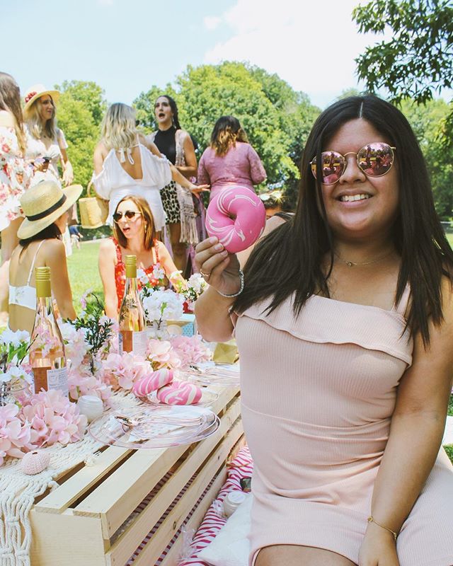 Can&rsquo;t have a pinknic in NYC without yummy bagels 💕