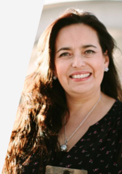 ALEXANDRA OBANDO Psicóloga, especialista Gestión Humana, Coach Certificada por la Academia Interamericana de Coaching AIAC. Con más de 20 años de experiencia liderando de temas de desarrollo organizacional, competencias y formación. 