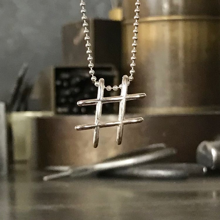 Har du Manolins fina hashtag-smycke?