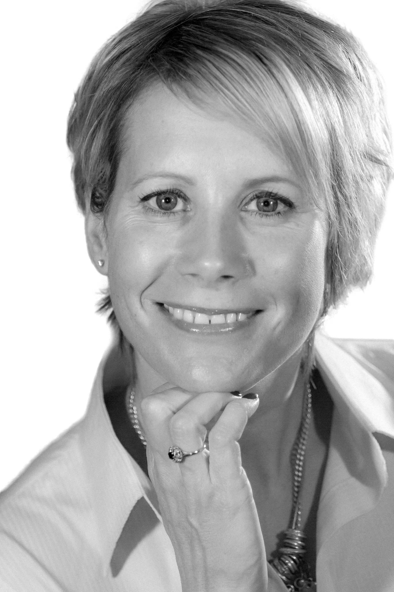 Julie-bw.jpg