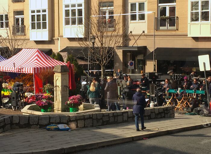 ACTRESS REBEL WILSON (BLONDE HAIR) FILMING A SCENE WITH ACTOR JOHN LITHGOW (IN THE HAT) NEAR THE END OF THE DAY.