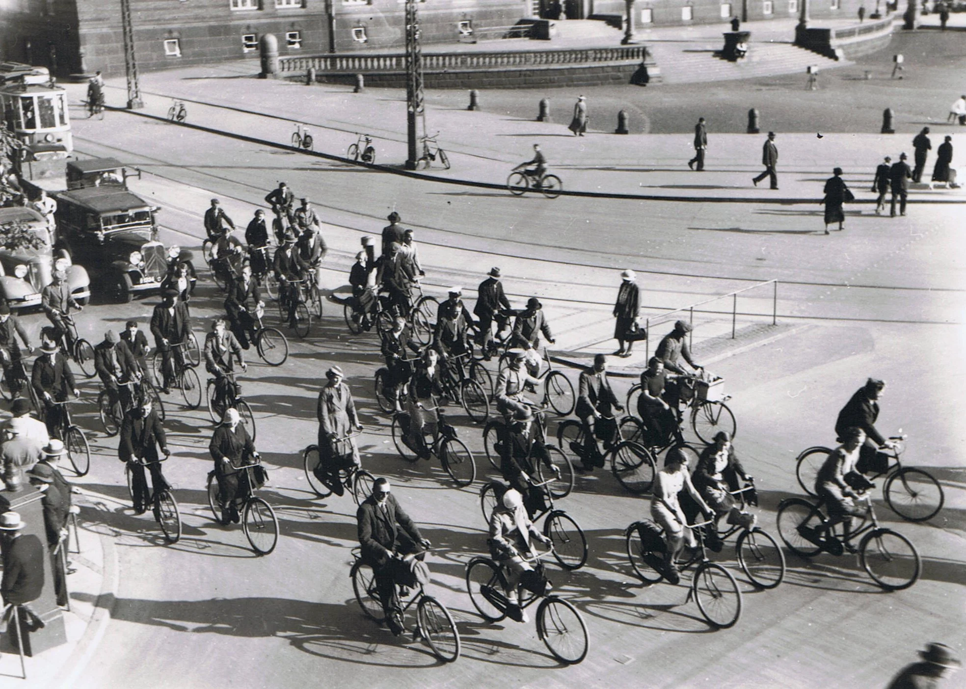 Review: Jeff Mapes's Pedaling Revolution  [From BA 42-400]