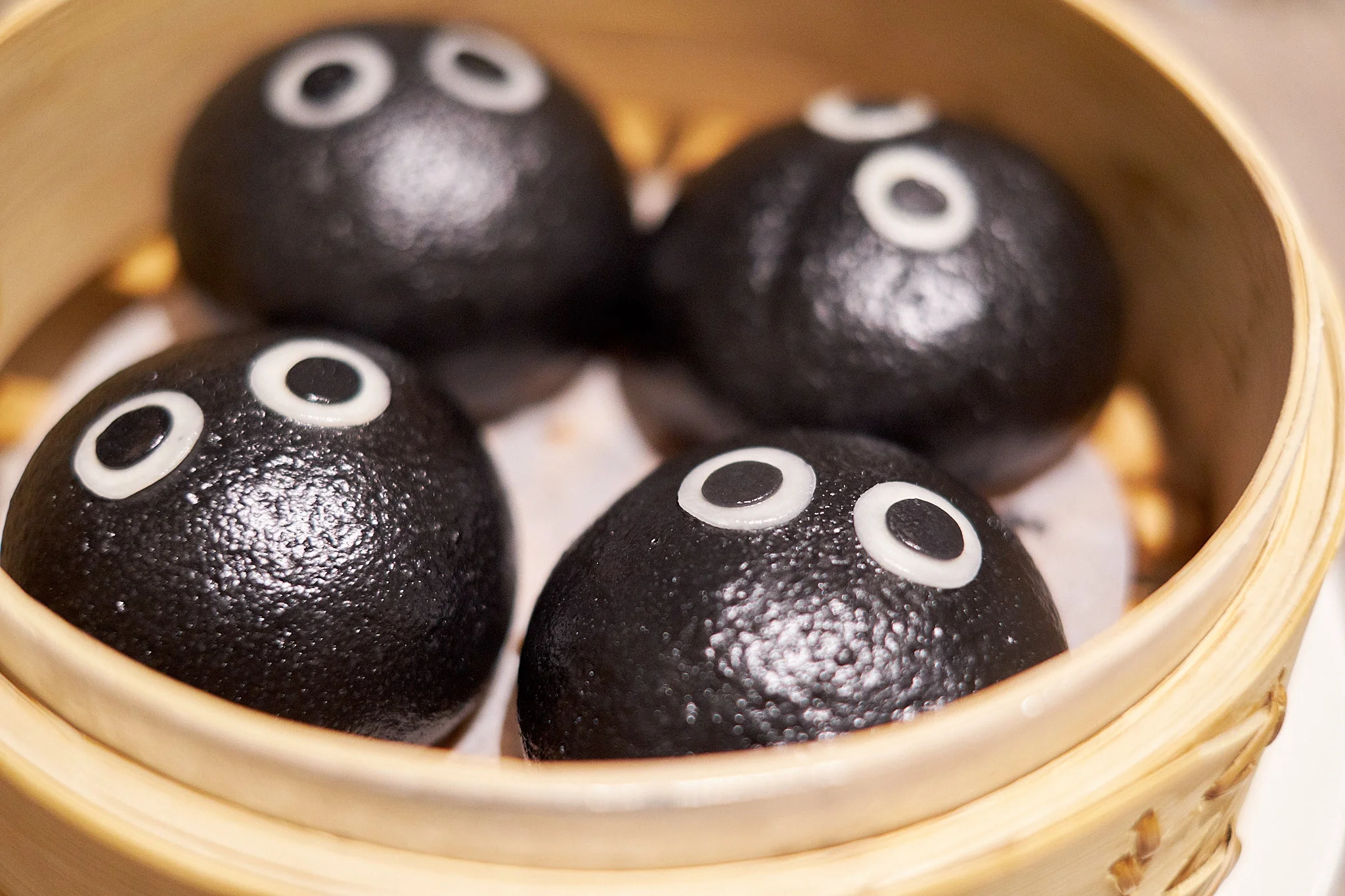 Sweets with eyes. Fujifilm XT2 - XF35mmF1.4
