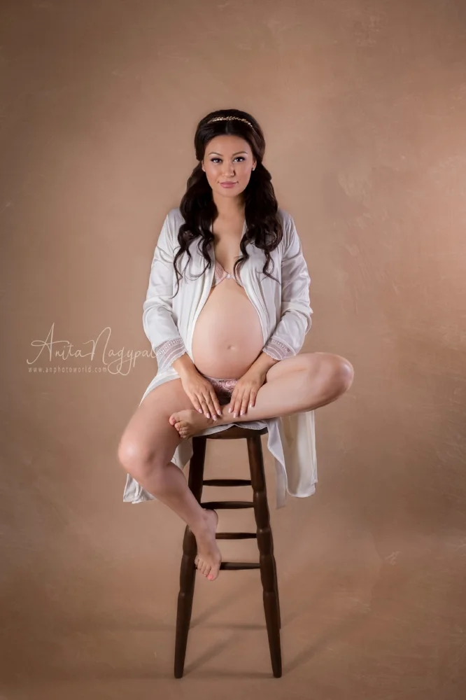 Maternity boudoir photo
