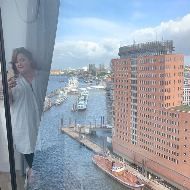 Completely and totally obsessed with this building and this whole experience. @elbphilharmonie #grandemacabre #luckylady #ilovemyjob #igettosaybadwordsonstage