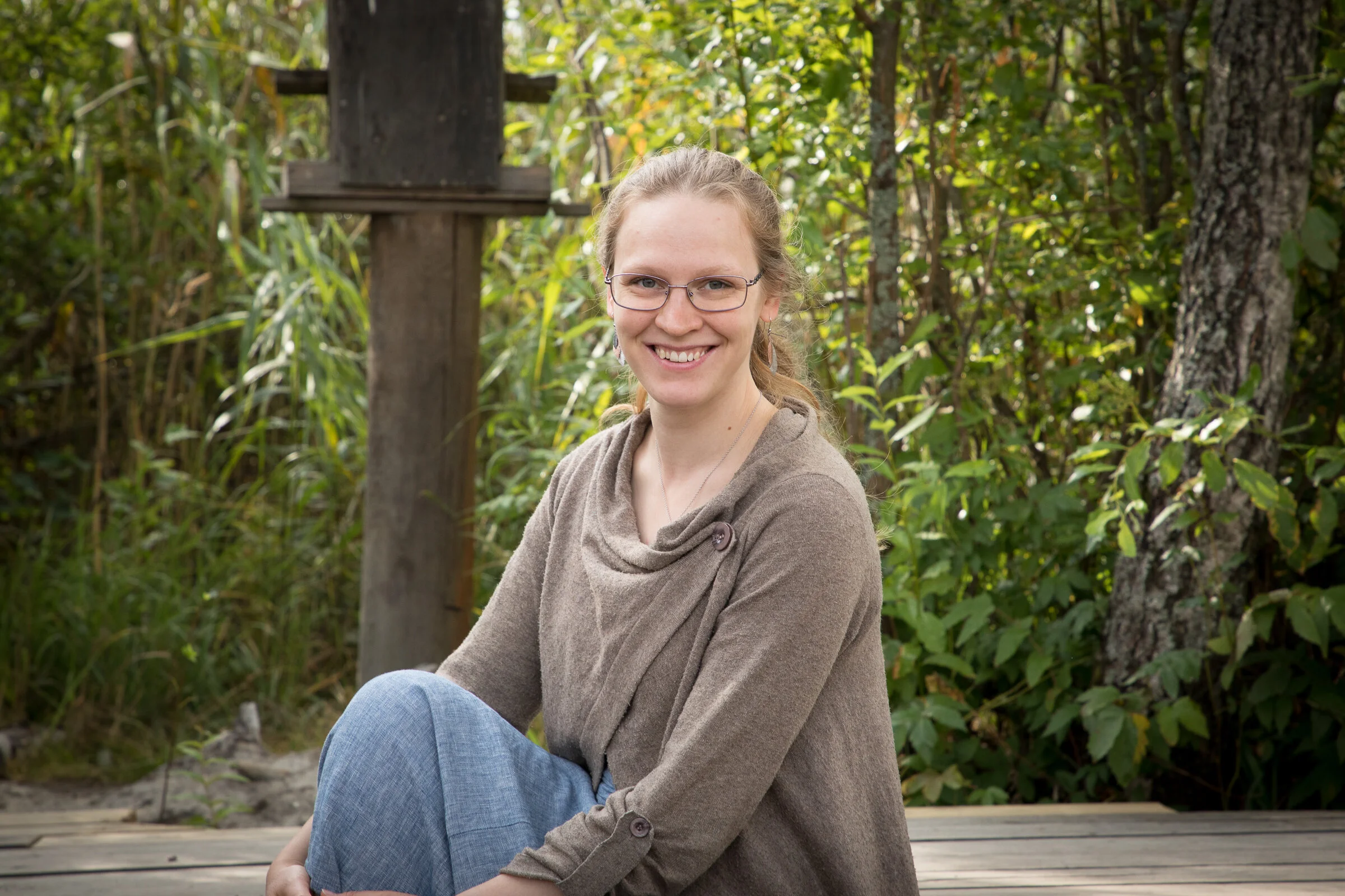 Research work is social. "You succeed better at work is you are open, socially adept and like to travel to conferences and network with the people there,” says Iiris Sundin. Photo Matti Ahlgren / Aalto University
