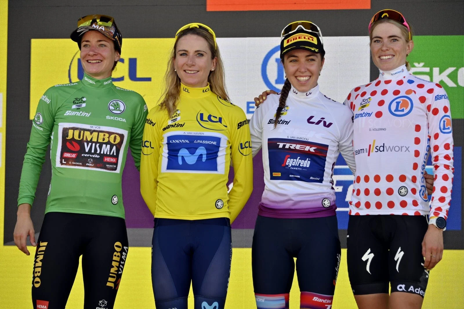 le-podium-des-maillots-distinctifs-marianne-vos-(maillot-vert-et-super-combative)-annemiek-van-vleuten-(maillot-jaune)-shirin-van-anrooij-(maillot-blanc)-demi-vollering-(maillot-a-pois)-photo-ebra-er-alexandre-marchi-1659300666-3182663964.jpg