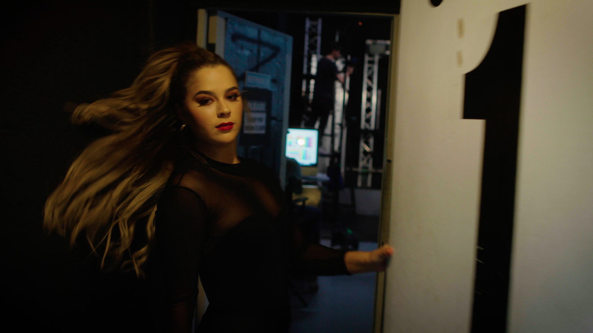 Tessa_Backstage_00001.png