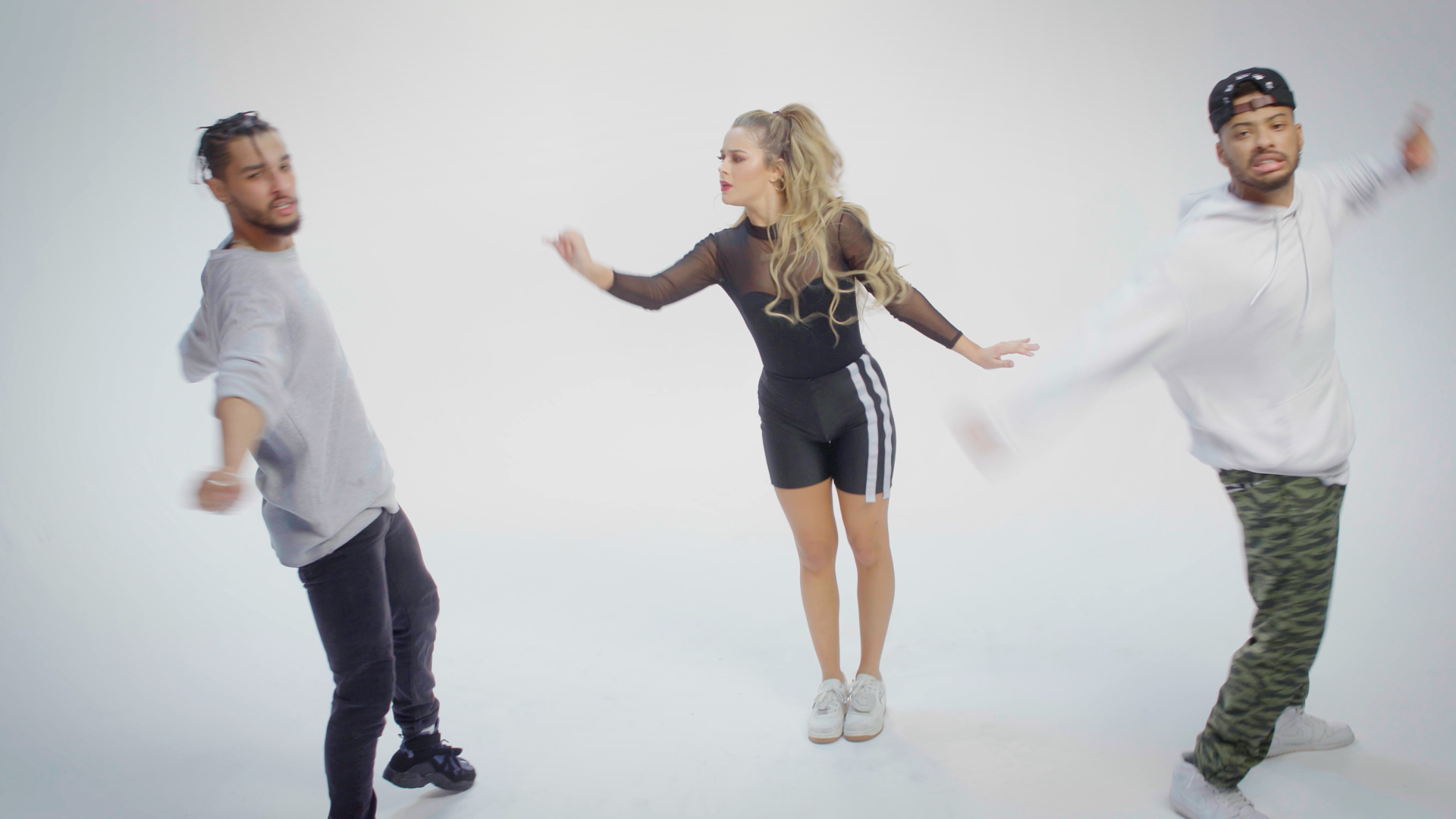 Tessa_Backstage_00013.png