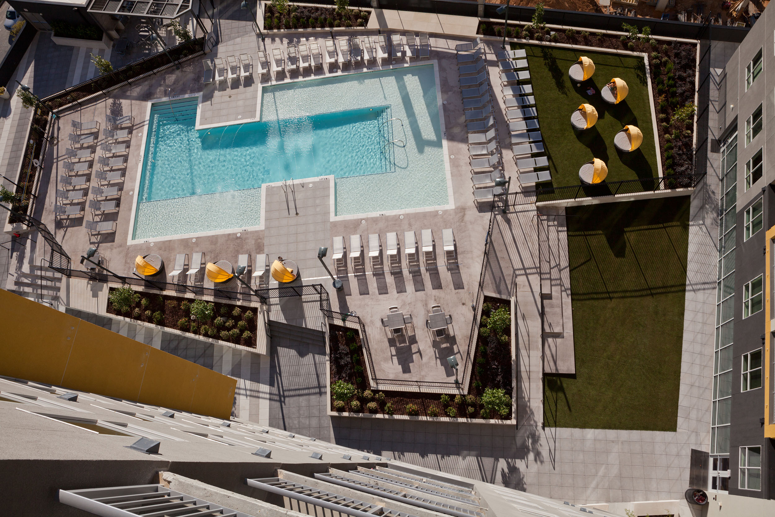 UHMidtown_PoolAerial.jpg