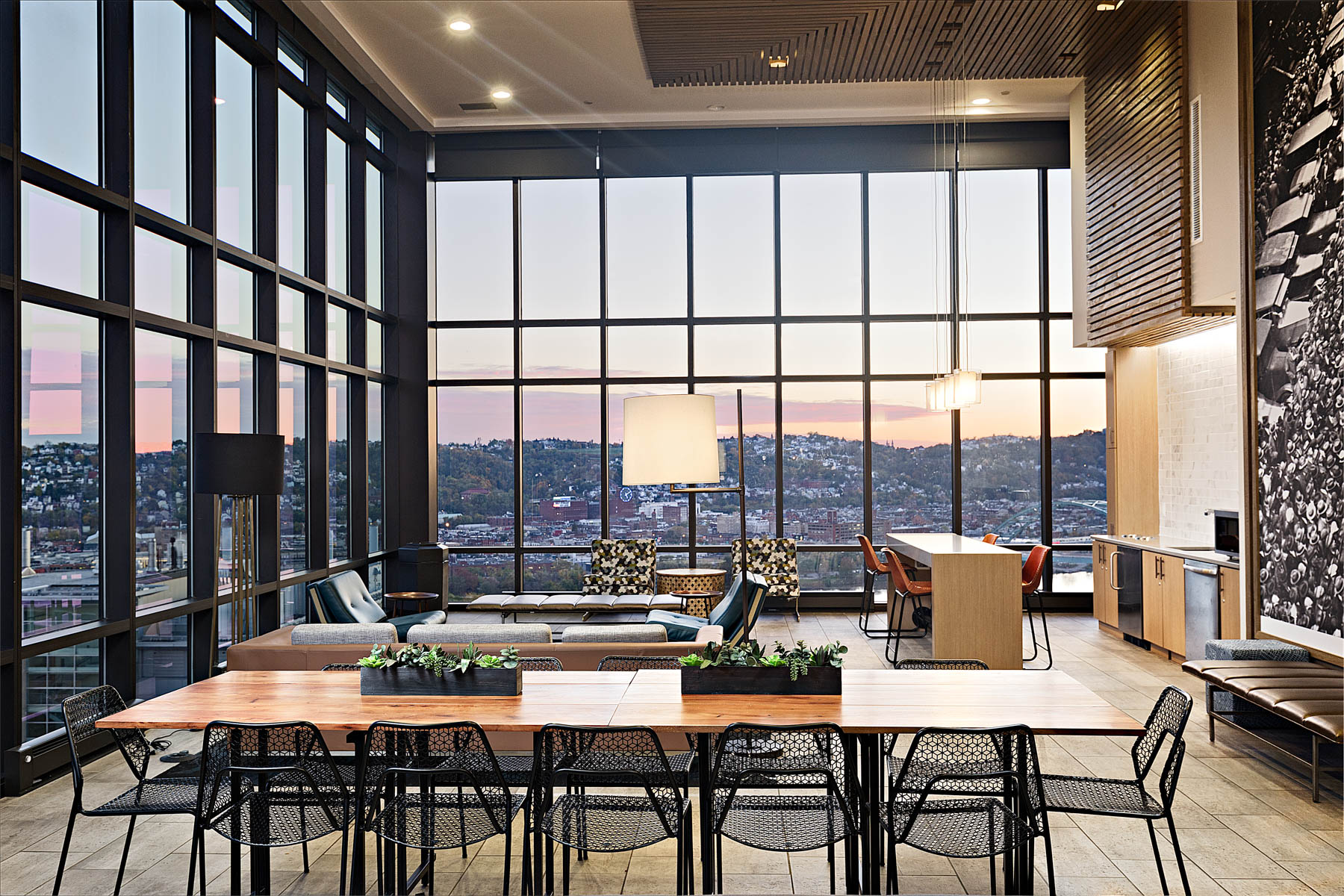 SkyVue&lt;/br&gt;&lt;em&gt;Pittsburgh, Pennsylvania&lt;/em&gt;|interiors