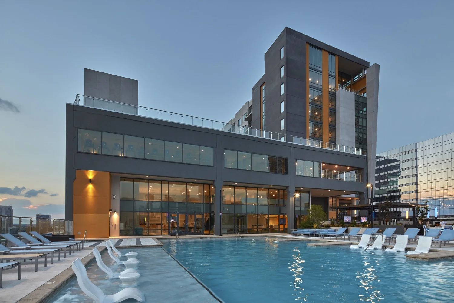 Standard_Atlanta_Terraced Amenity.jpg