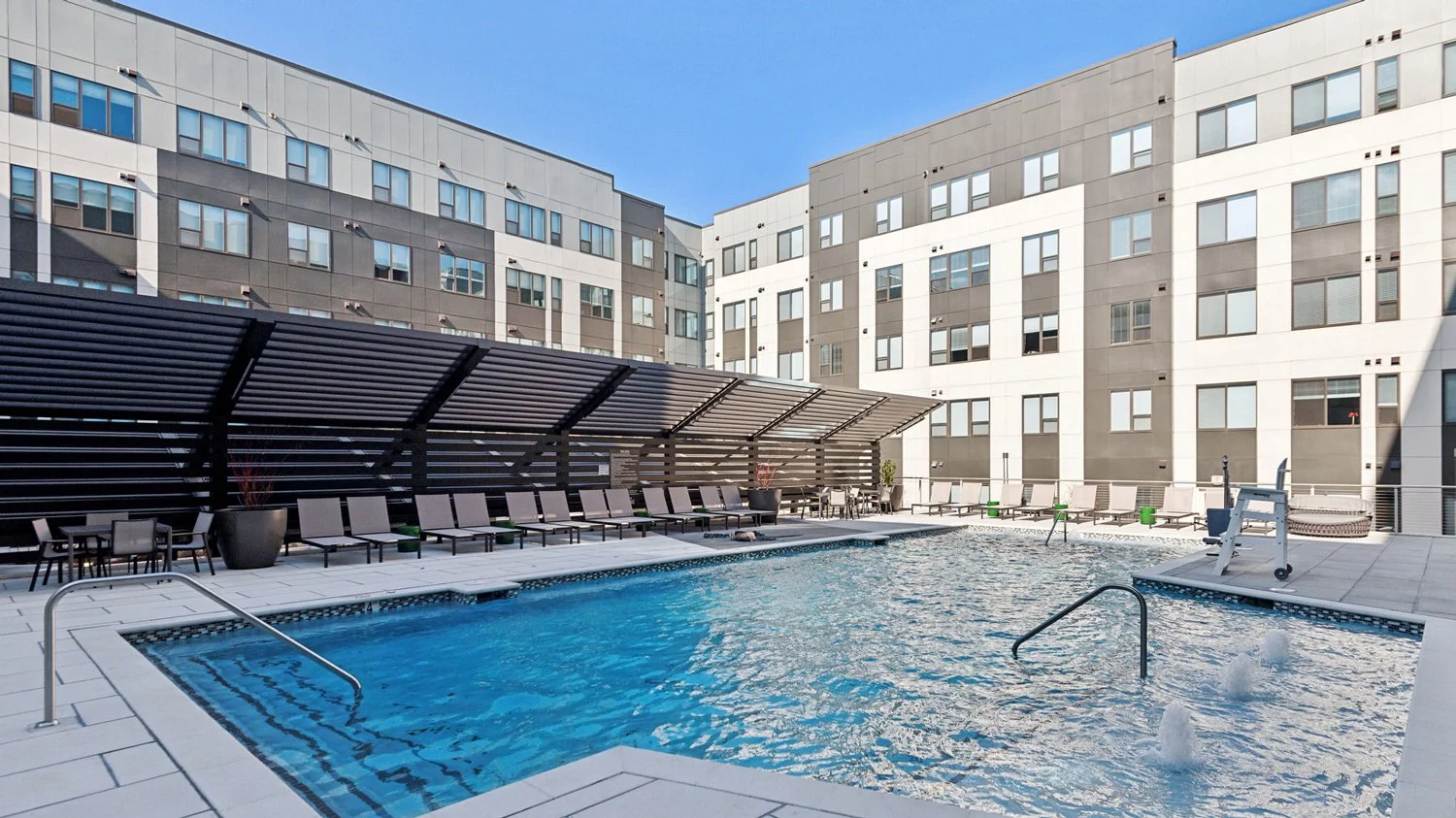 MainOnUniversity_Pool.jpg