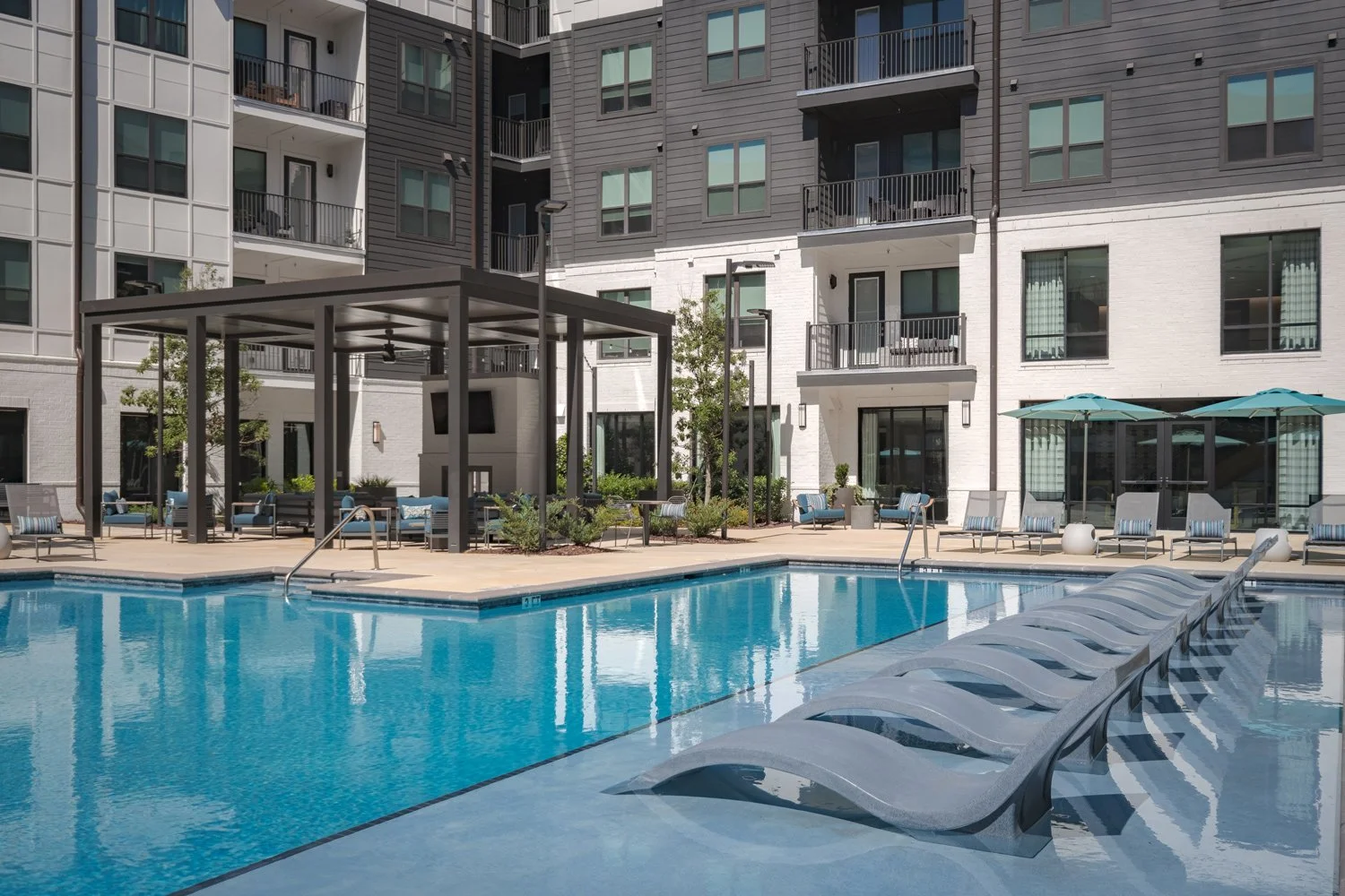 Auden-Atlanta_27_pool-cabana.jpg