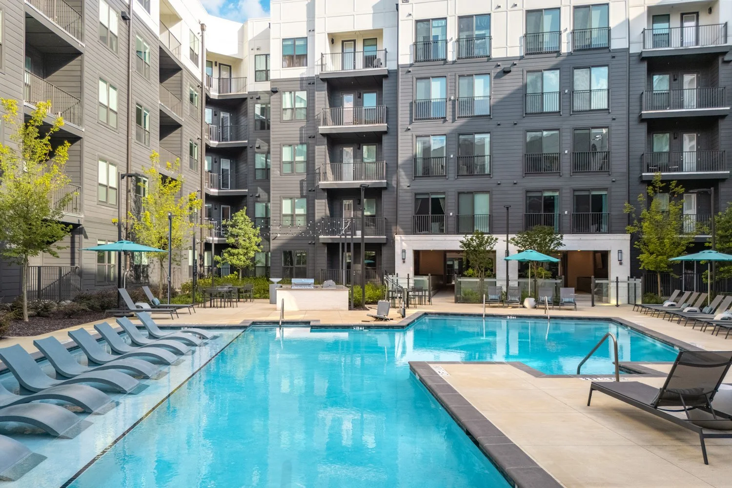 Auden-Atlanta_26_pool-grill.jpg