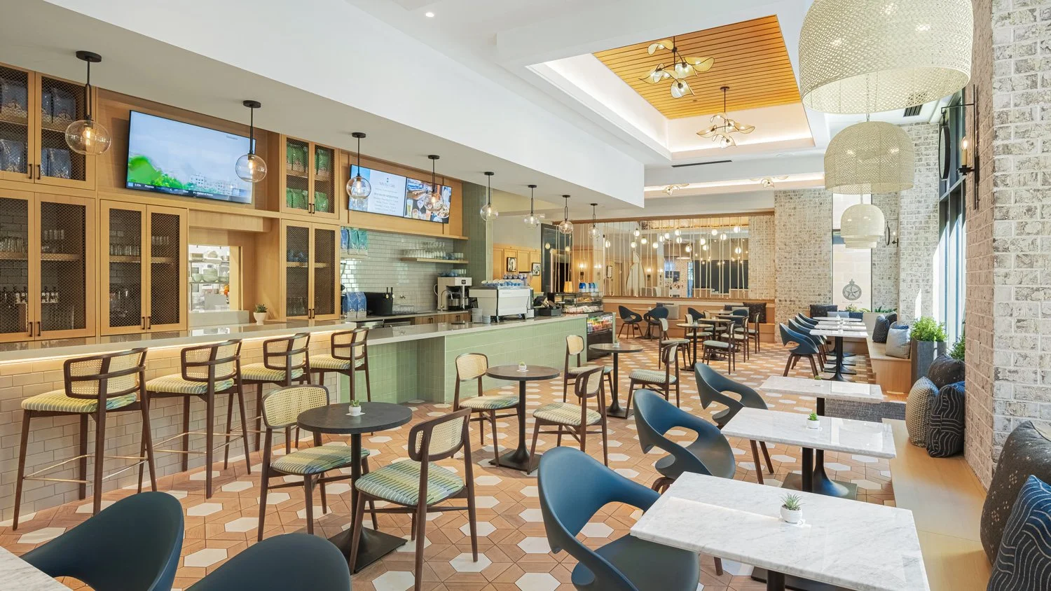Tempo-by-Hilton_main-floor-restaurant-bar.jpg