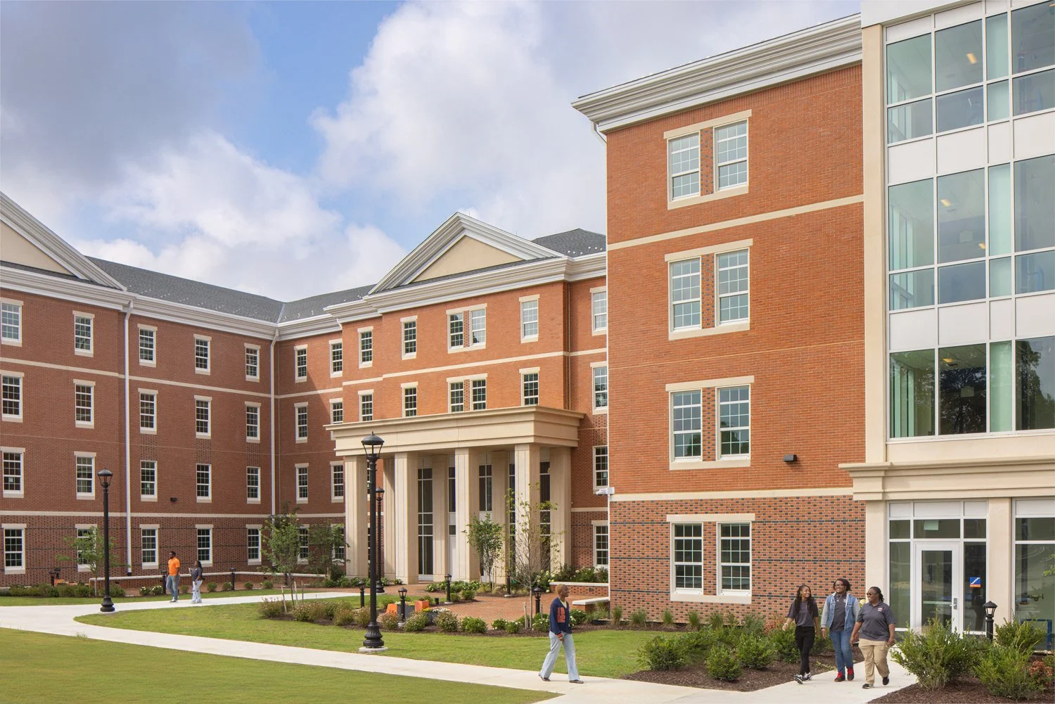 Magnolia_Hall_VSU_Exterior.jpg