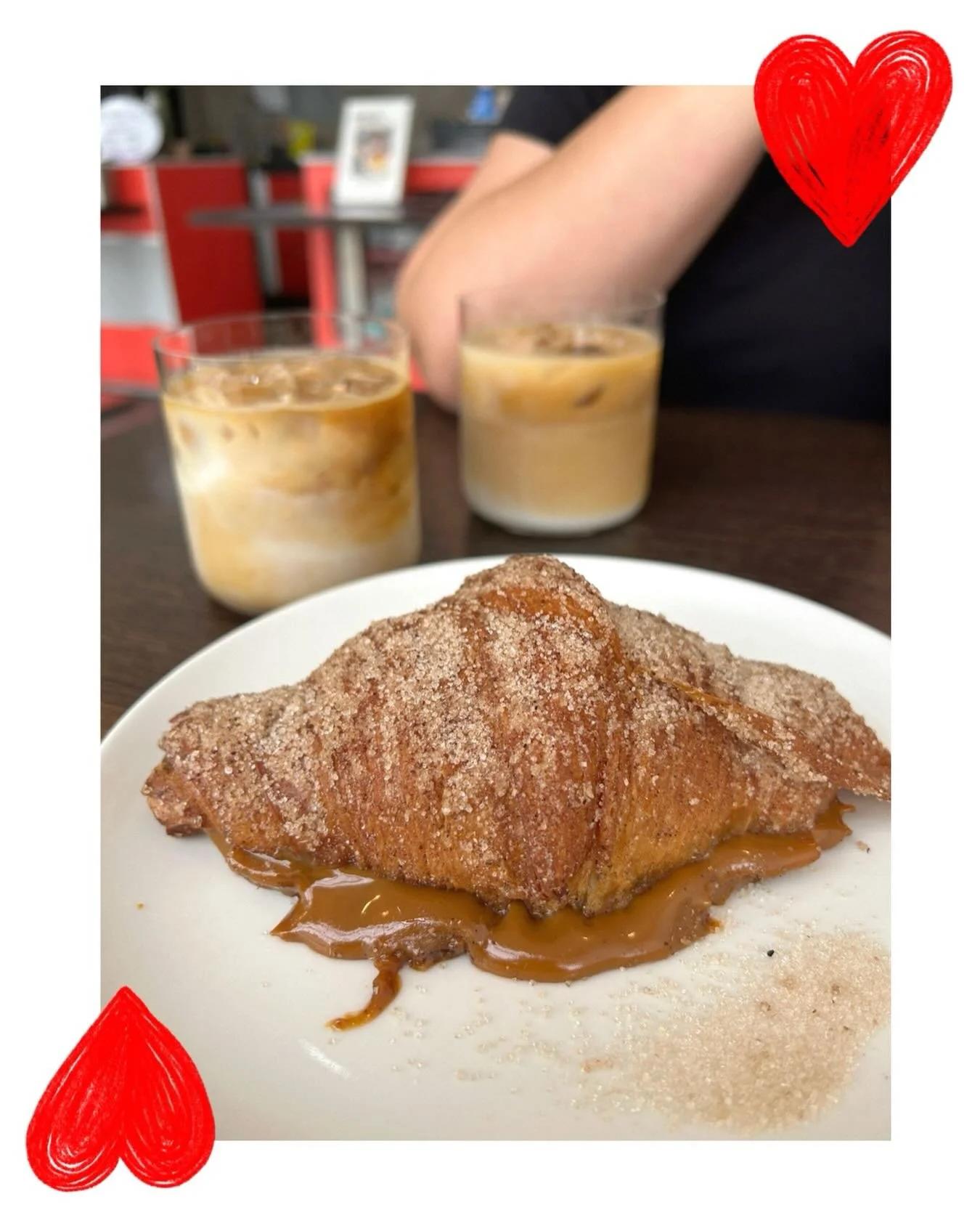 Coffee is in the air ☕️💕✨

💕Especial del Mes: Febrero | $14 
1 Churro Croissant
2 Lattes (fr&iacute;os o calientes con leche de vaca)

Para compartir con tu crush, bestie, o tu mami! 😍

Disponible todo febrero o hasta agotar stock!

Te esperamos d