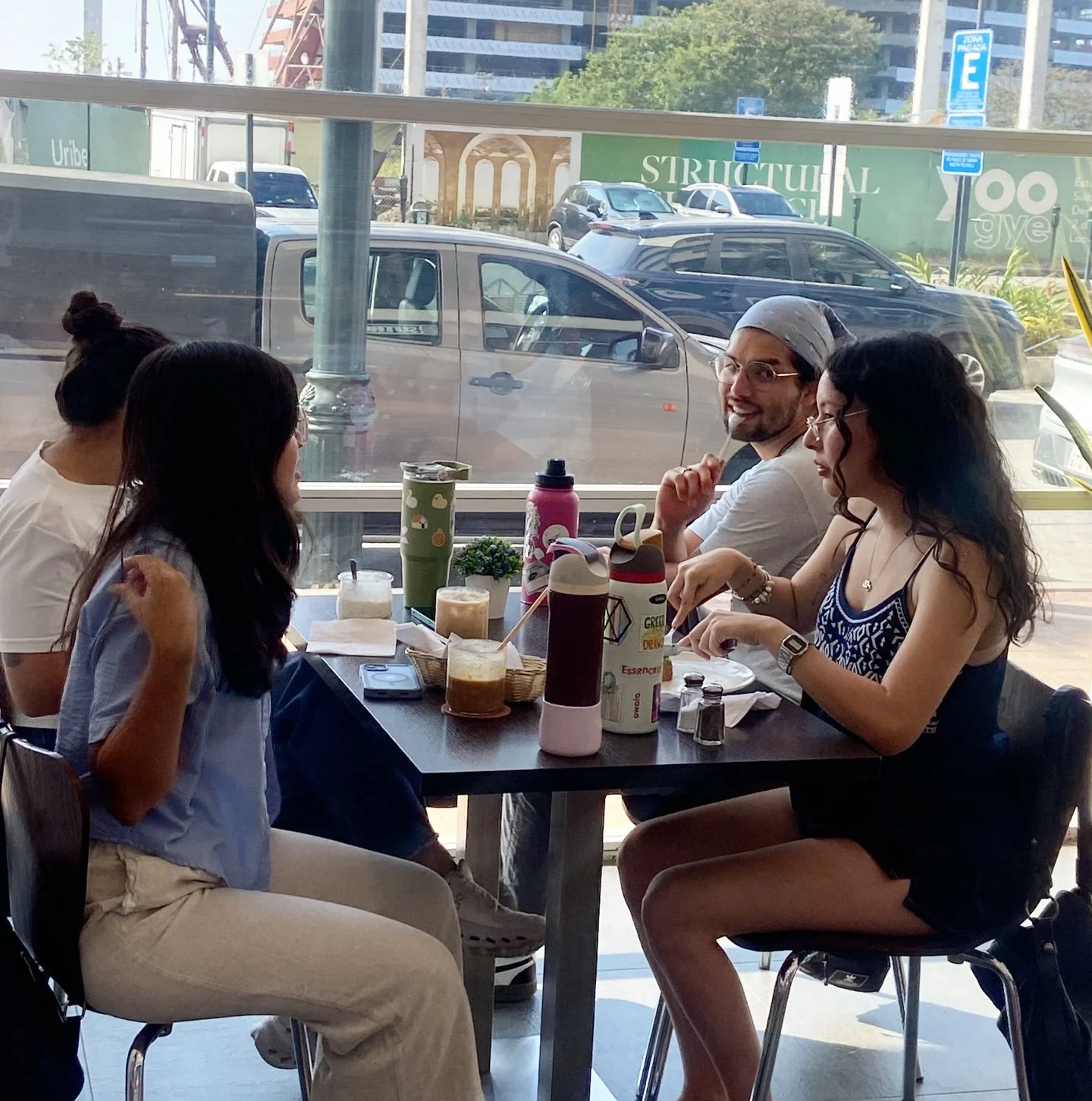 El mejor plan: Venir a Sutro con tus besties 🥰☕️🧊

A tomar iced lattes mientras chismean

Comen algo rico 

Y comparten algo dulce 

Garantizado que sales recargado y lleno de vibras