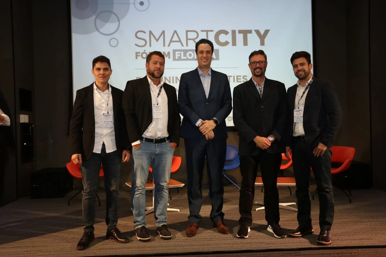 Smart City Fórum Floripa - Os diretores do iCities com Ricardo Penzin, do Hyperloop, ao centro.jpeg