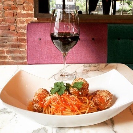 we&rsquo;re spa-ghetting ready for the weekend with our homemade meatballs &amp; wine 🍷