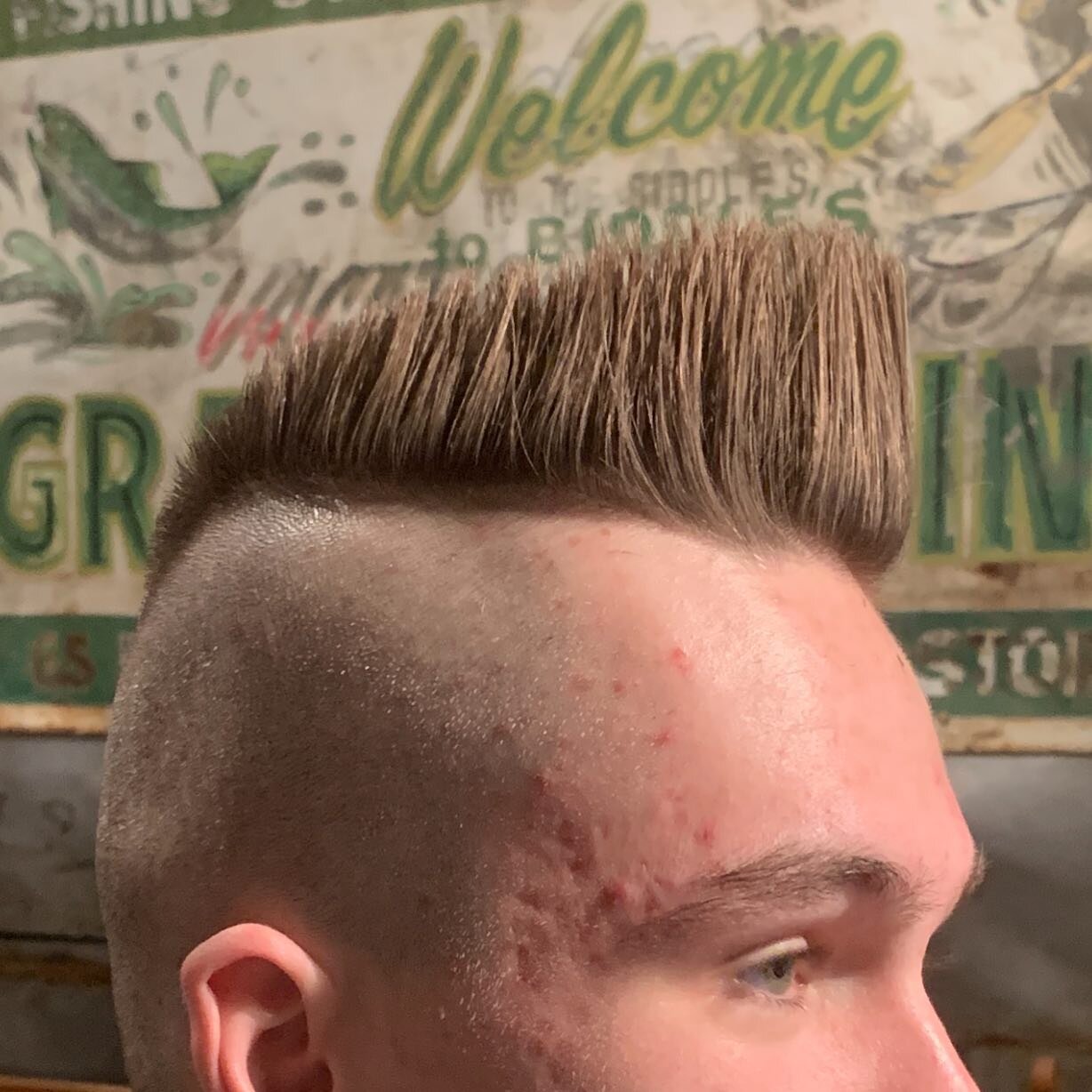 The Psycho Quiff is always a crowd pleaser, held together all day by @reuzel #reuzelextremeholdpomade @bulwarkbarber . Worn proudly by @themilkman_77 
#paul_the_barber504 #bulwarkoriginalbarber #bulwarkbarber #bulwarkbarbershop #weheartcda #barberhub