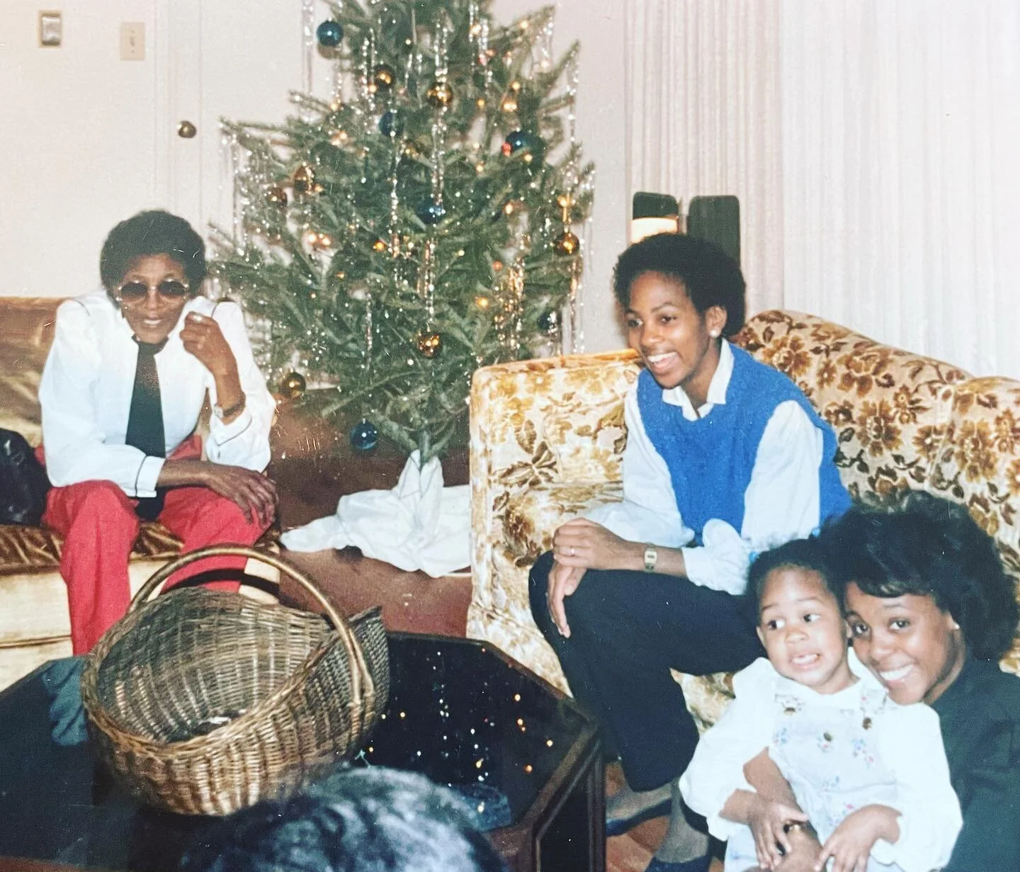 Finding extra layers of appreciation in the joy/strength/wisdom/beauty of the Women I am descended from and with

#internationalwomensday #ancestorsrising #blackjoy #africandiaspora #blackwomen #pasadenahistory

Elder, Aunt Ella, transitioned
My Moth