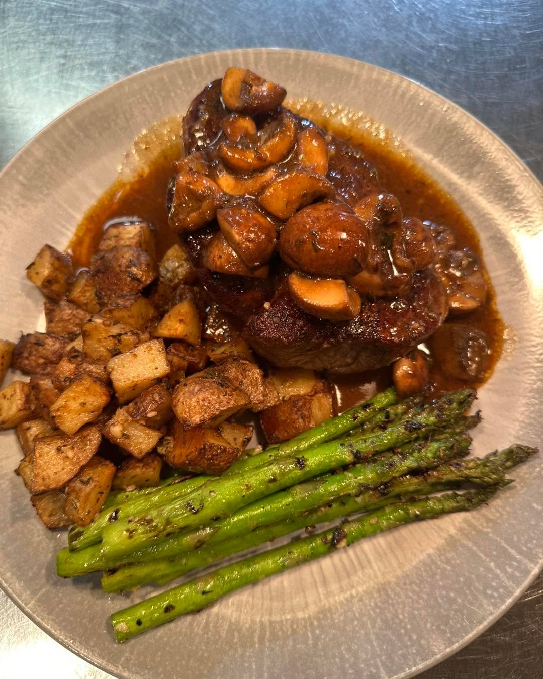 🔥 Feast your eyes on this weekend&rsquo;s tenderloin special&mdash;rich, juicy, and bursting with bold flavor.

Chef Jesse crafted this one with care, and it&rsquo;s everything you want in a show-stopping dinner. Perfectly cooked and plated to impre