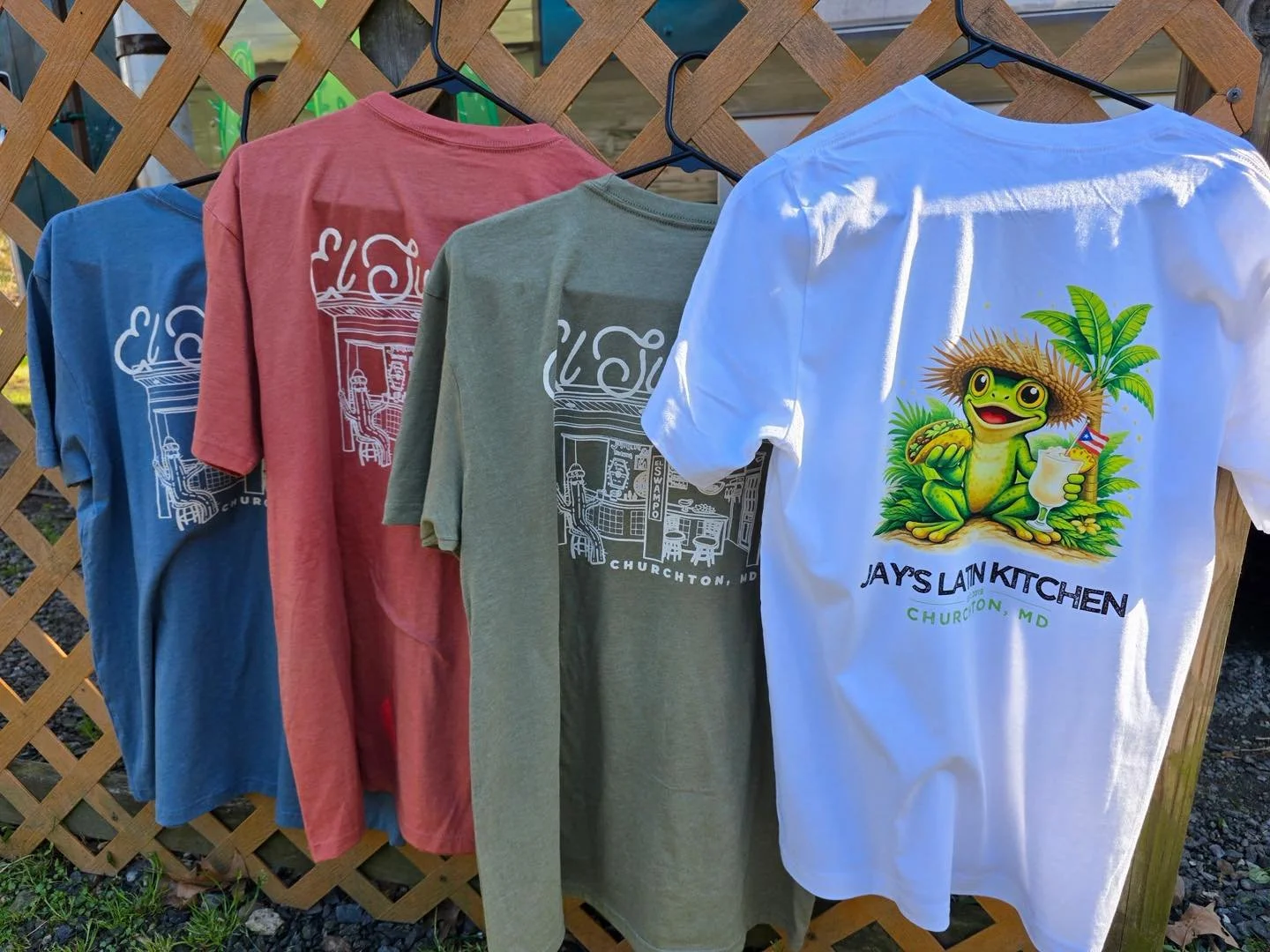 👕 New merch just dropped&hellip;

Fresh Swampo spring colors are in 🌿☀️
AND&hellip; Jay&rsquo;s tees featuring a super cute coqu&iacute; frog on the back 🐸💚

All sizes available now&mdash;perfect for patio season 🙌

Come grab yours before they&r