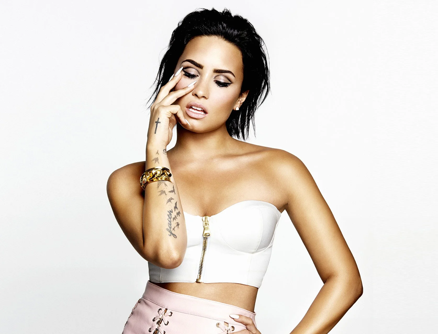 Demi Lovato Clinging to Life Following Overdose!