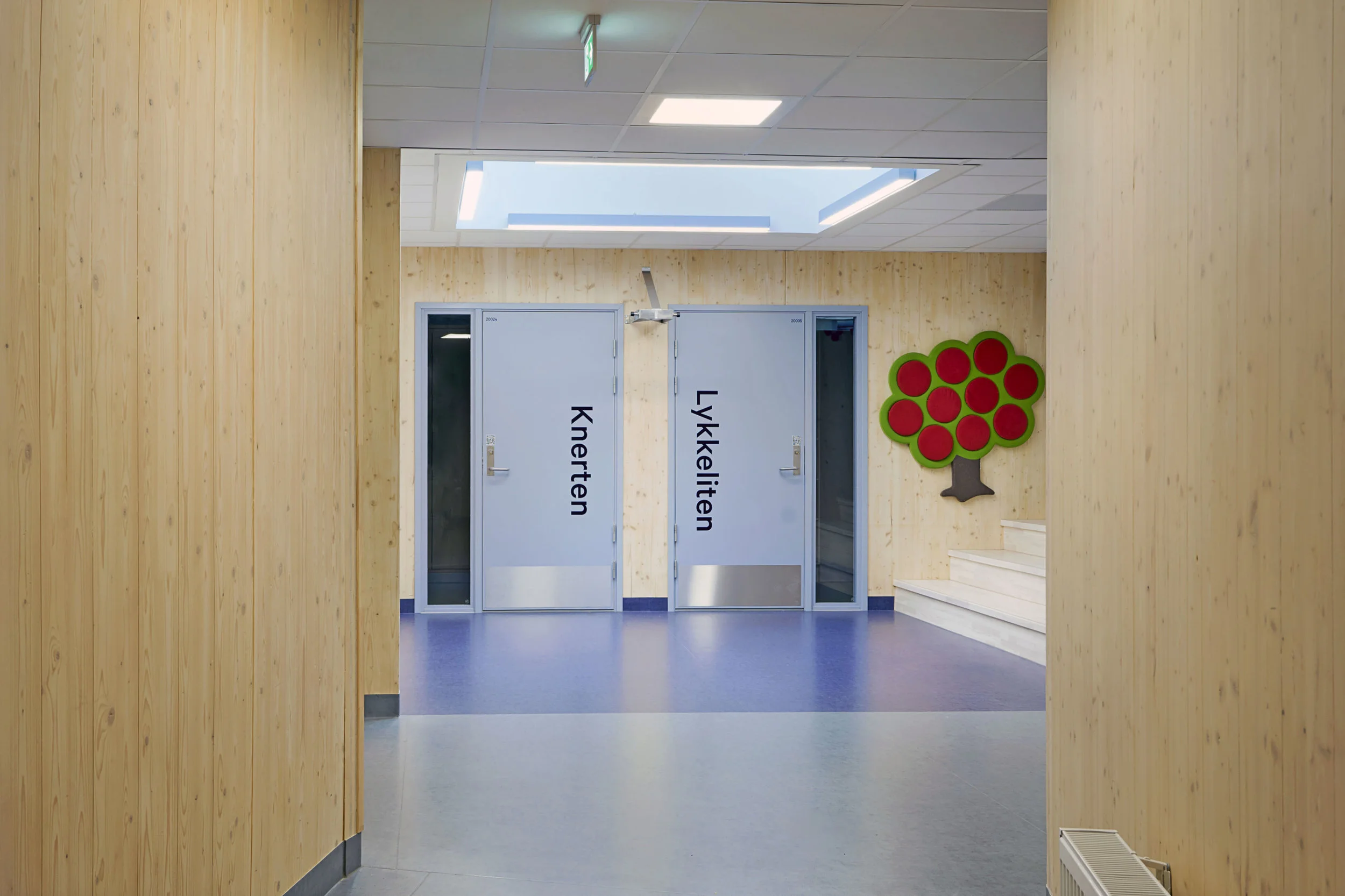 Planforum Arkitekter_Ytre Enebakk skole_Foto Eli Haugen Sandnes_Garderobe 05.jpg