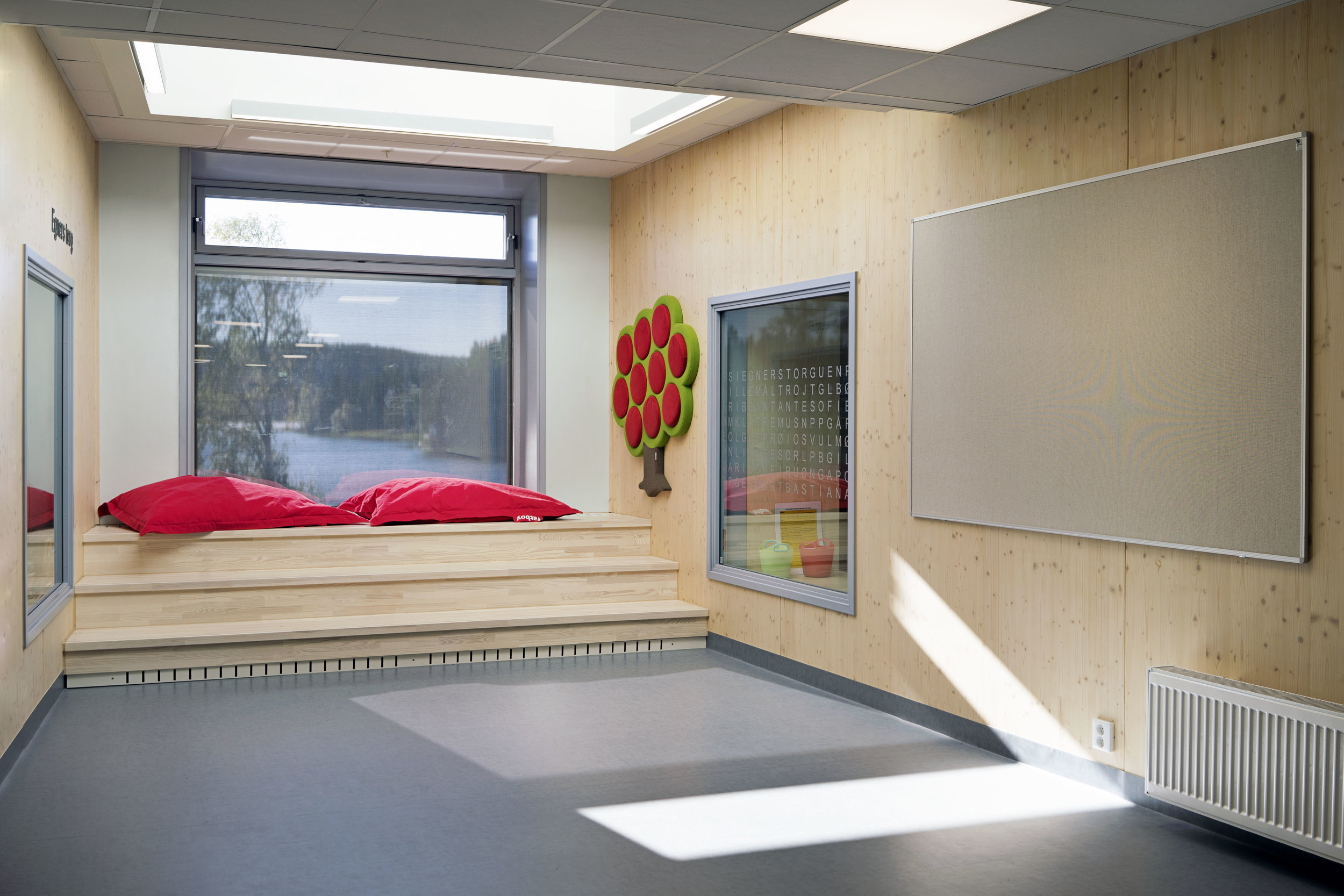 Planforum Arkitekter_Ytre Enebakk skole_Foto Eli Haugen Sandnes_Garderobe 08.jpg