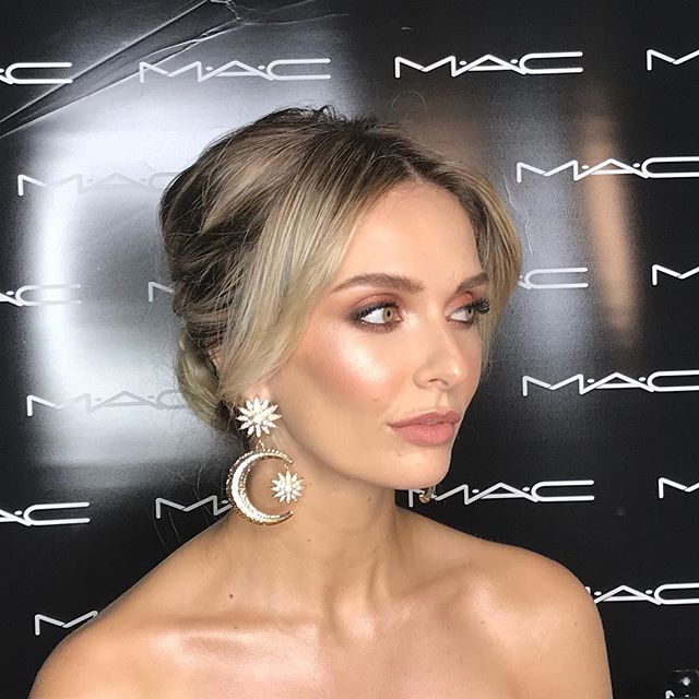 I still can’t get over this look created by the beautiful @beautybychloeturner on the gorgeous @sarah.bmua for her @maccosmetics Pro bridal masterclass!! I learnt soooo many amazing tips and tricks that I can’t wait to put to practice!!