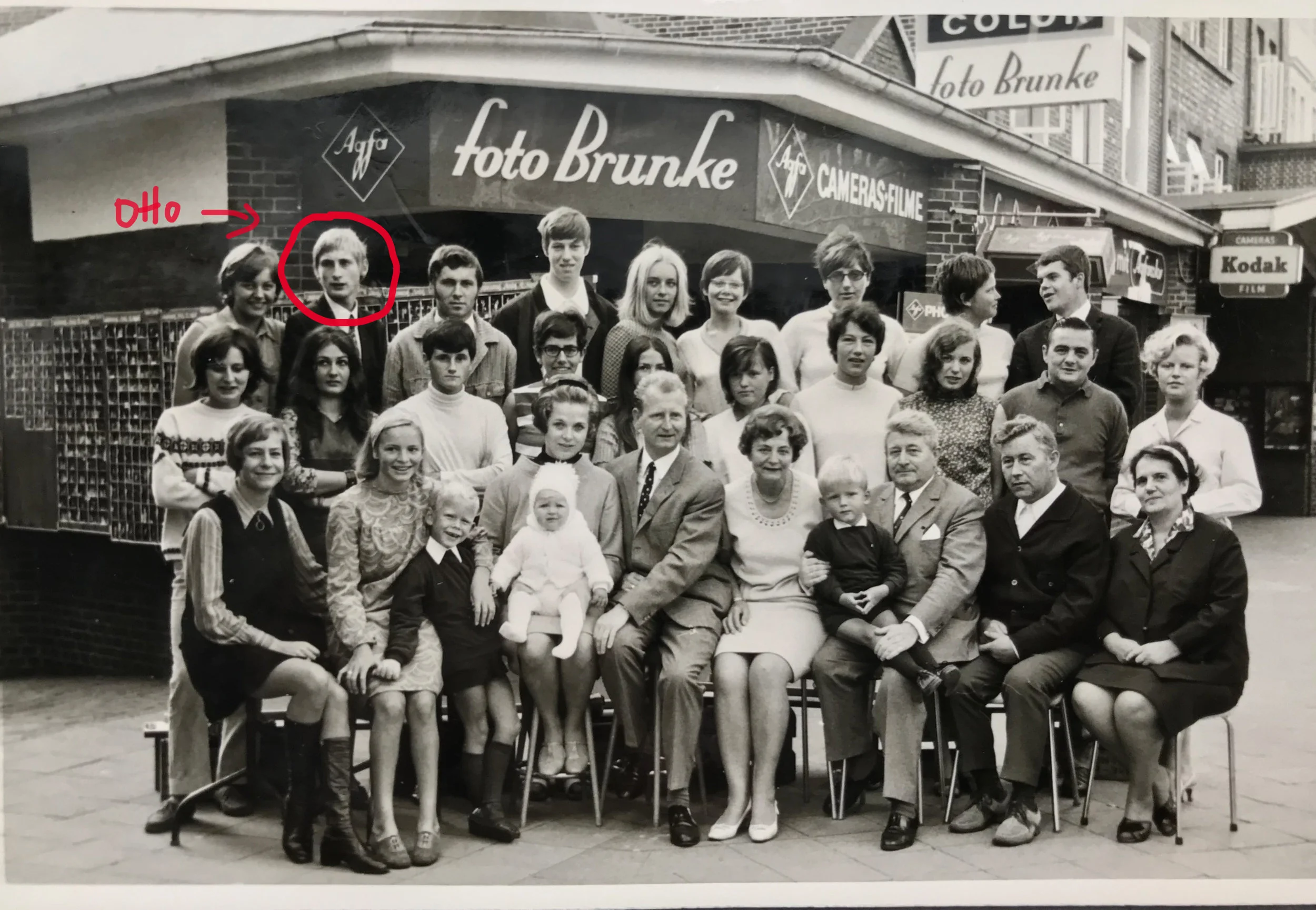 Otto Waalkes, meine Großeltern mit meinem Onkel, Tante und meinem Vater (links nach rechts)