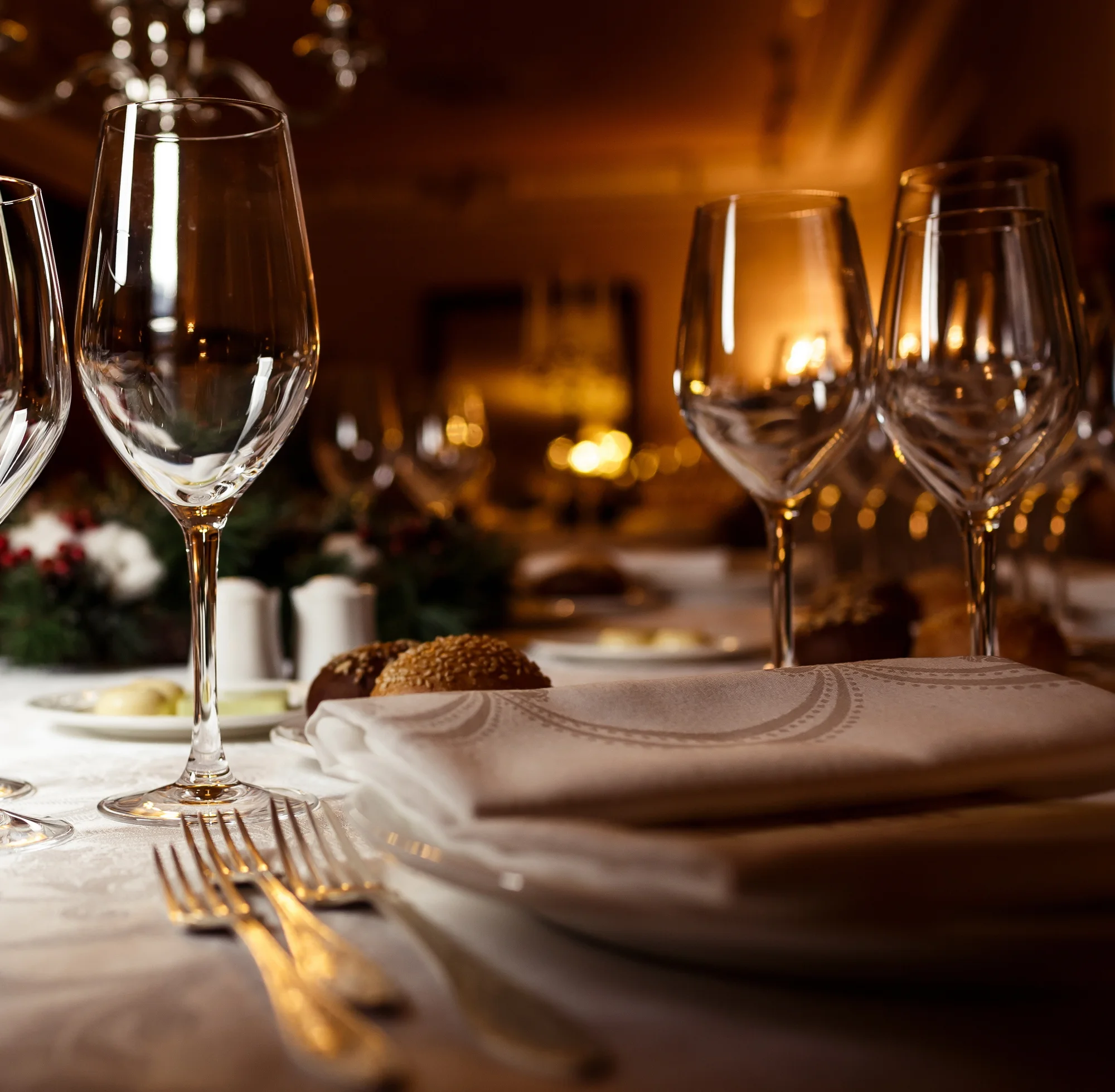 NEW YEAR´S PACKAGE 29/12-2/1 Why not combine great skiing, socializing with family and friends, enjoying good food and drinks with comforatable cosy accommodation with us at Gammelgården? Our New Year’s accommodation package includes breakfast and dinner with New Year's Eve dinner. If you wish to continue the celebrations on New Year's Eve, you are welcome to Sälens Högfjällshotell where the piano bar is open until 02:00. The package includes • Accommodation in a double room • Buffet breakfast • New Year's Eve • 2-course dinner every other night • Entrance to the piano bar on New Year's Eve Have a sensational New Year’s celebration and stay with us at Gammelgården! No prices are set yet, but you can make a pre reservation.