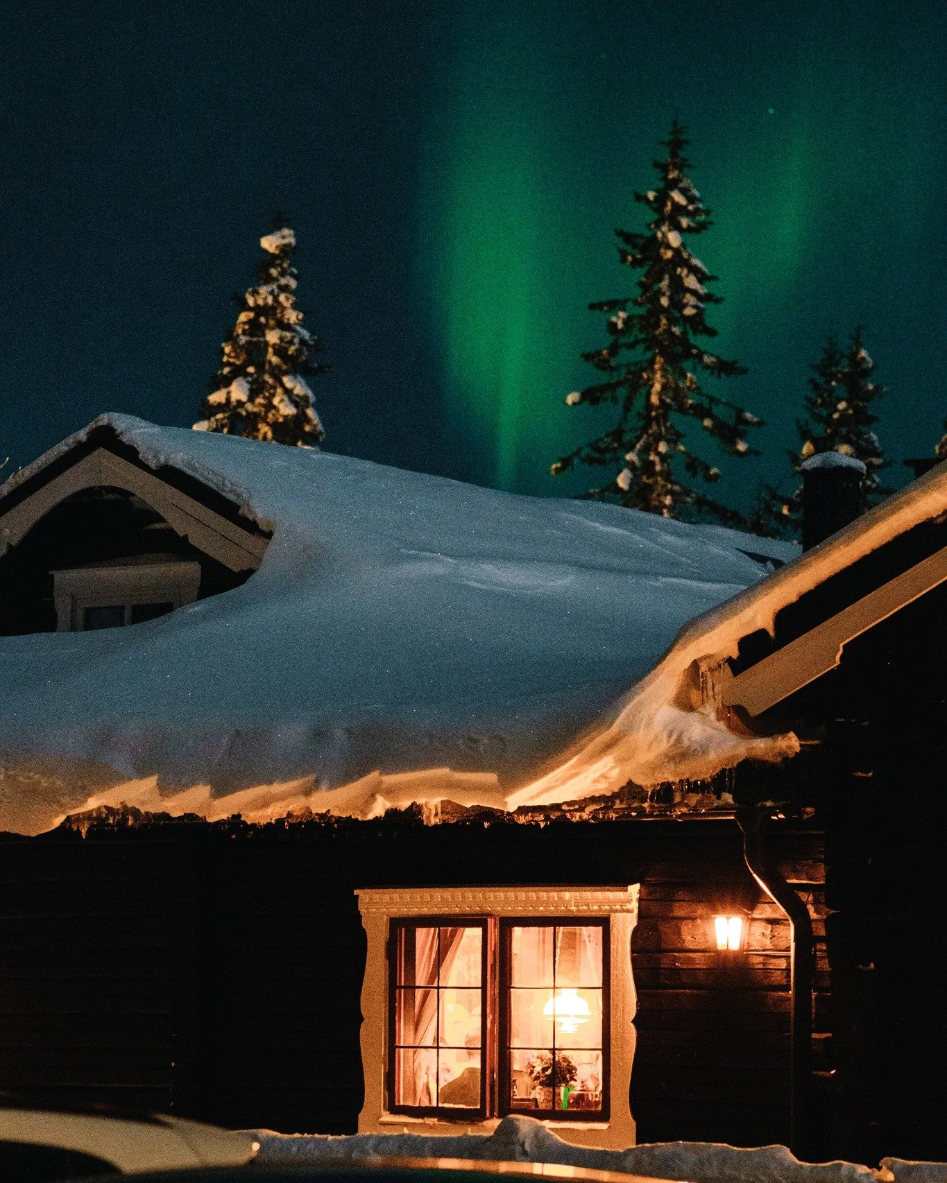 Snart ett nytt &aring;r och som alltid &auml;r det en &auml;ra att f&aring; fira med ett fullt hotell och full restaurang med glada middagsg&auml;ster 🤍🌌

Ny&aring;rsafton inleds alltid med v&aring;r ny&aring;rssup&eacute; d&auml;r v&aring;ra kocka