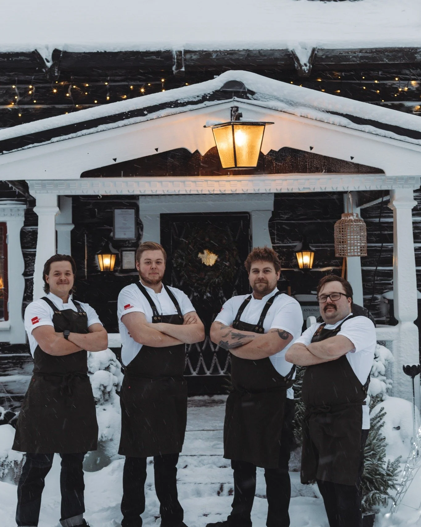 Men v&aring;ra fantastiska kockar som alltid alltid levererar!
Kv&auml;ll efter kv&auml;ll lagar de julmat med smaker som k&auml;nns, och vi vet att de &auml;ven skissar p&aring; en otrolig midvintermeny nu ocks&aring; 🌱!!

Vi hoppas f&aring; v&auml