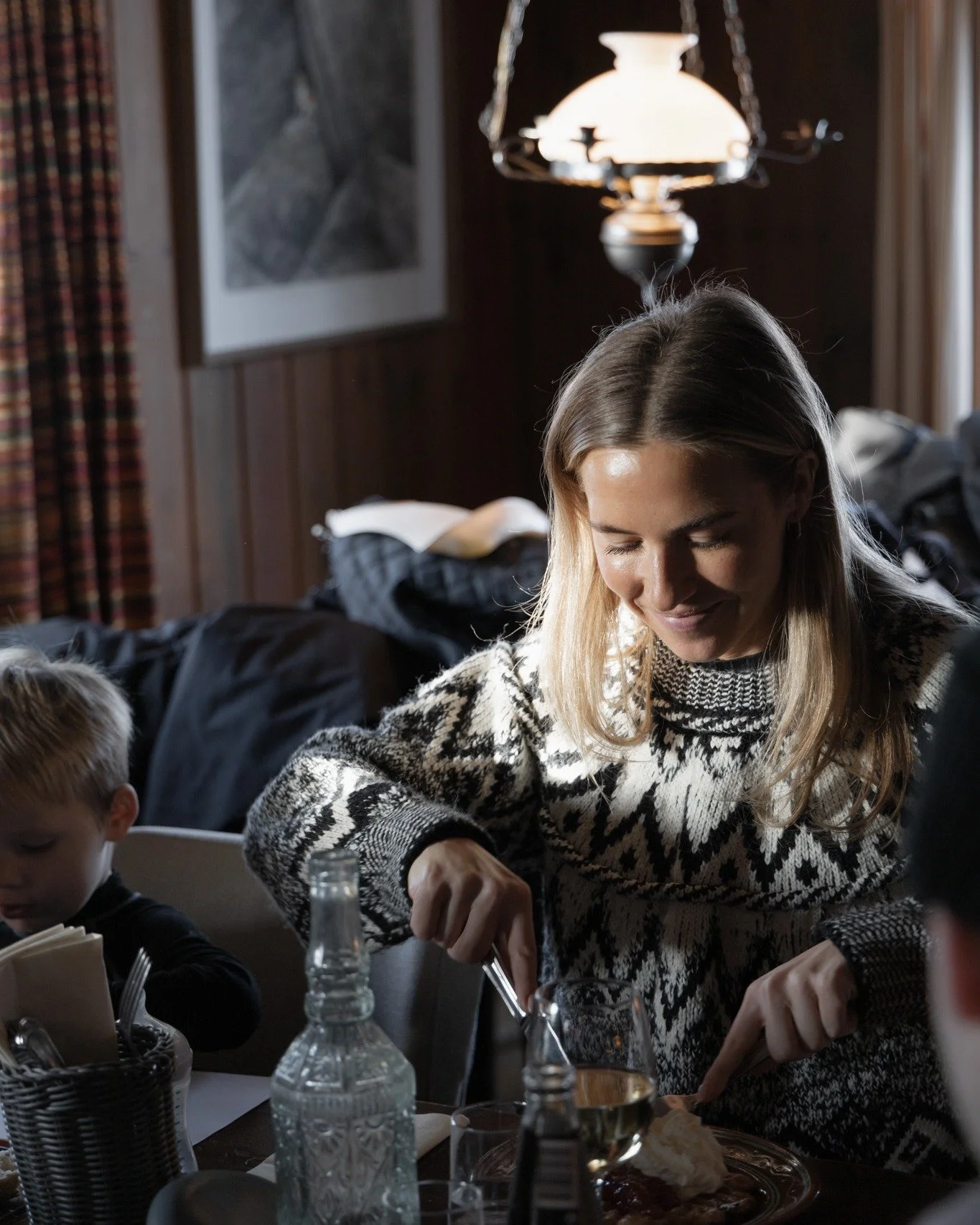 V&aring;ffelstugan &auml;r &ouml;ppen varje dag 11.30&ndash;16.00 och det &auml;r verkligen en plats att pausa lite extra l&auml;nge p&aring;, f&ouml;r god v&aring;fflor och v&auml;rme 🤍

Och vi vill s&aring;klart tipsa om Gammelg&aring;rdens hemlag