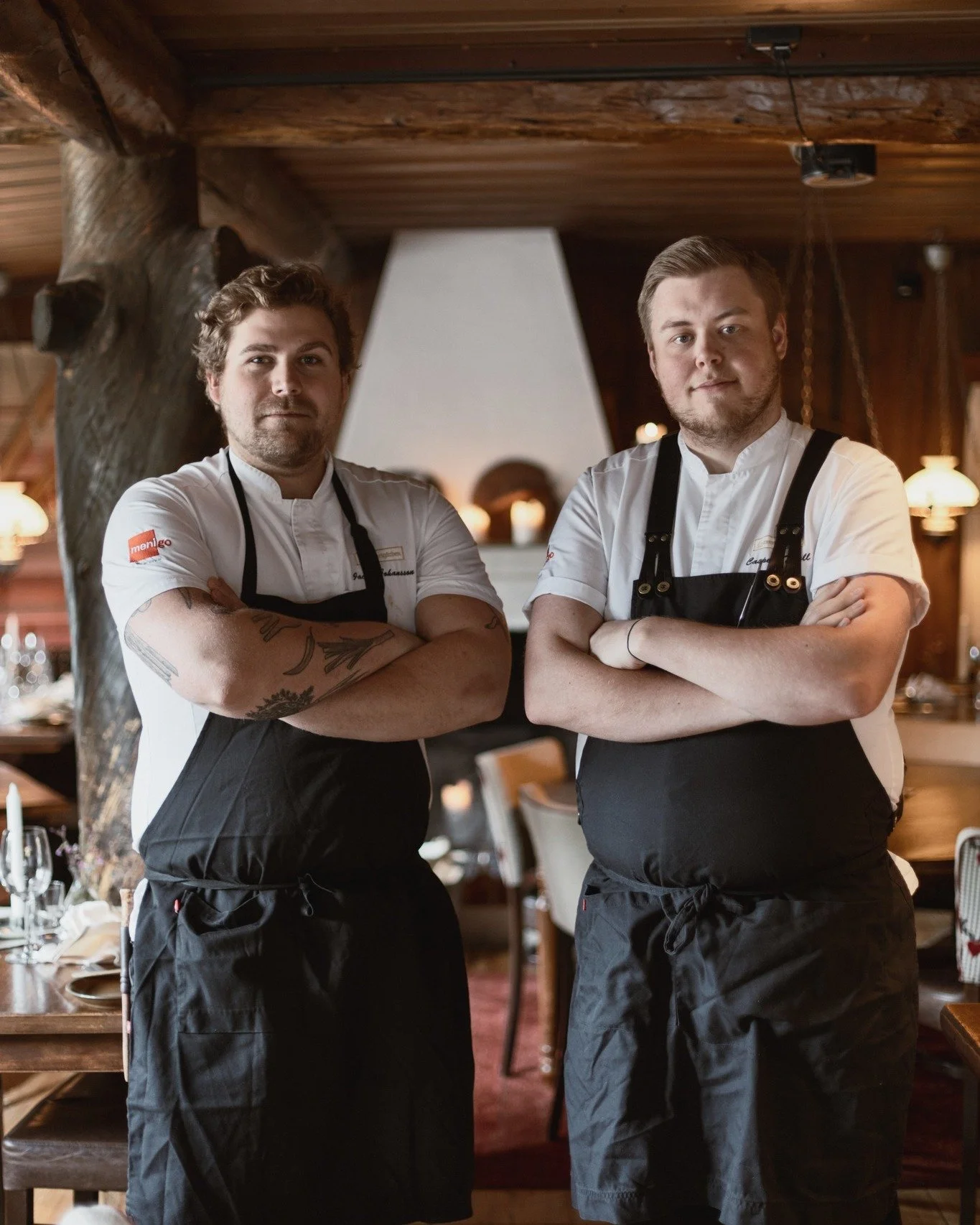 V&aring;ra kockar &auml;r lite av hj&auml;rtat i Gammelg&aring;rden.
De har inte bara skapat mat som smakar, utan ocks&aring; satt oss p&aring; kartan.
Varje tallrik, varje smaks&auml;ttning, omsorg, passion och fingertoppsk&auml;nsla.

Vad vore Gamm