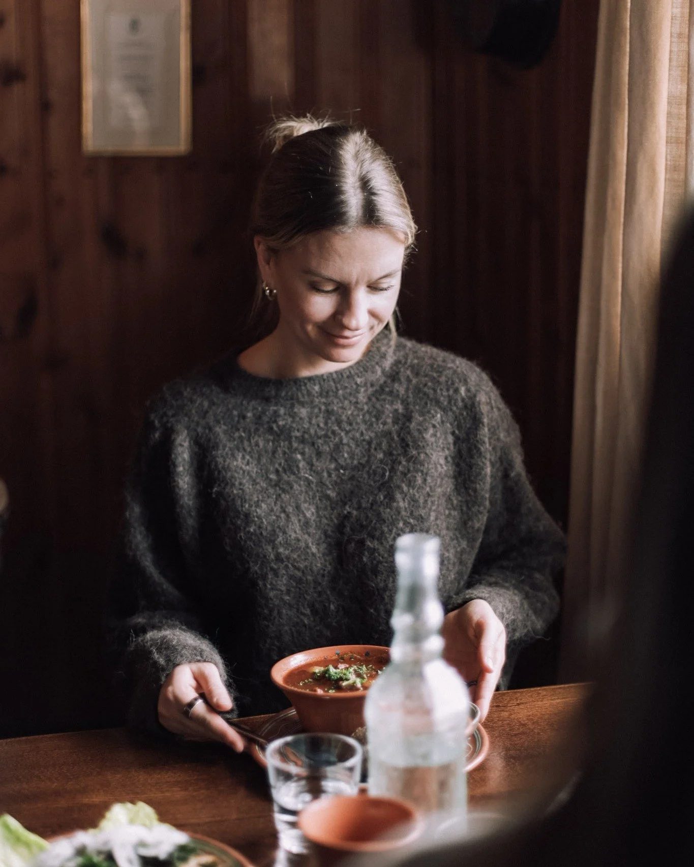P&aring; menyn dagtid, v&aring;r hemgjorda gulaschsoppa och den &auml;r alldeles alldeles ljuvlig 🥄

Vi fick en otroligt fin start p&aring; dagen men just nu lyser solen med sin fr&aring;nvaro igen, v&auml;lkommen kom in fr&aring;n 11.30 i v&aring;f