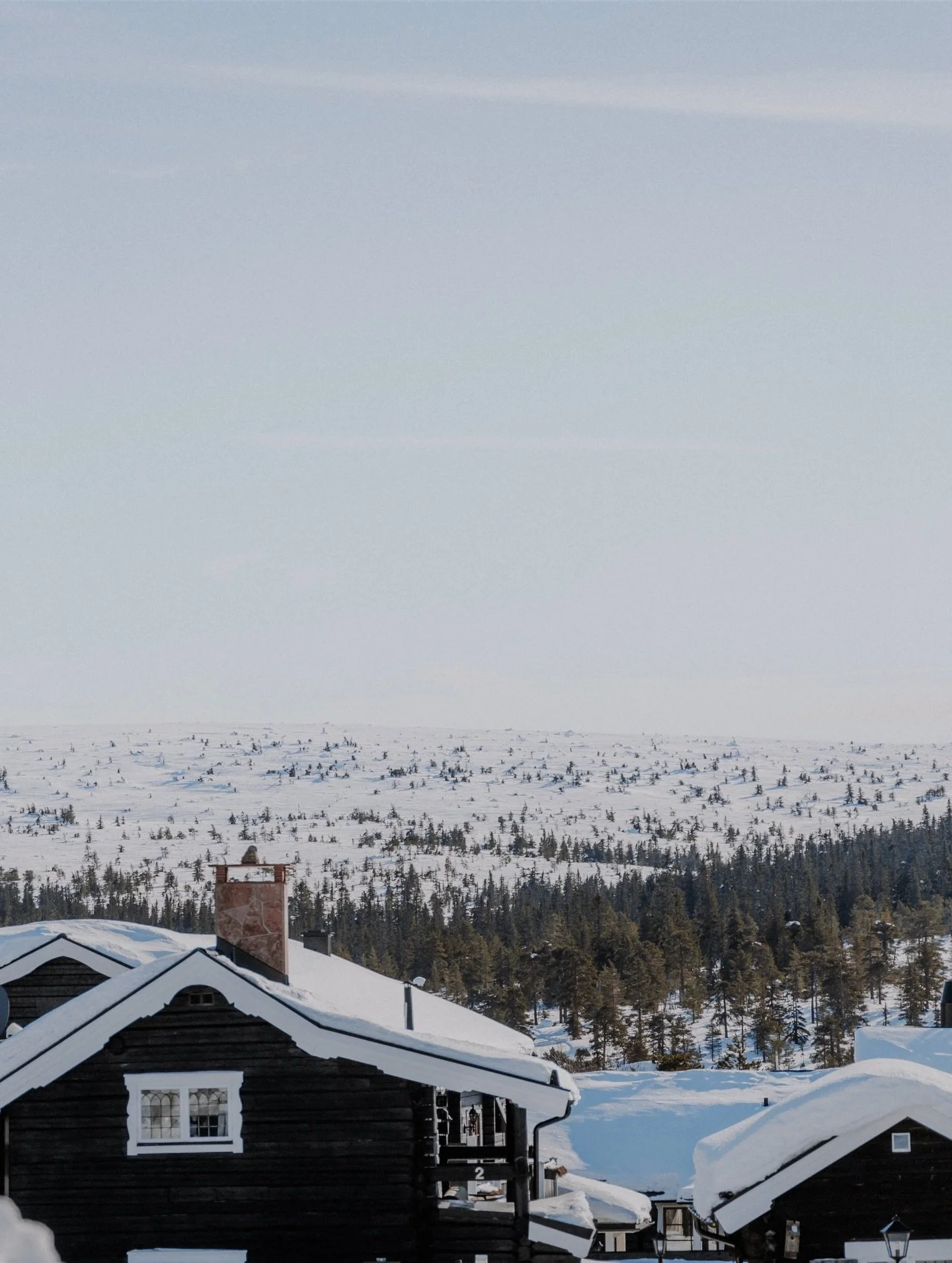 Det b&auml;sta av v&aring;ren har vi framf&ouml;r oss 🤍
Just nu vr&auml;ker sn&ouml;n ner och vi kan inte bli gladare.

H&auml;r v&auml;ntar otroligt god v&aring;rmeny, mysiga hotellrum och en perfekt bas f&ouml;r h&auml;rliga v&aring;rdagar i backe