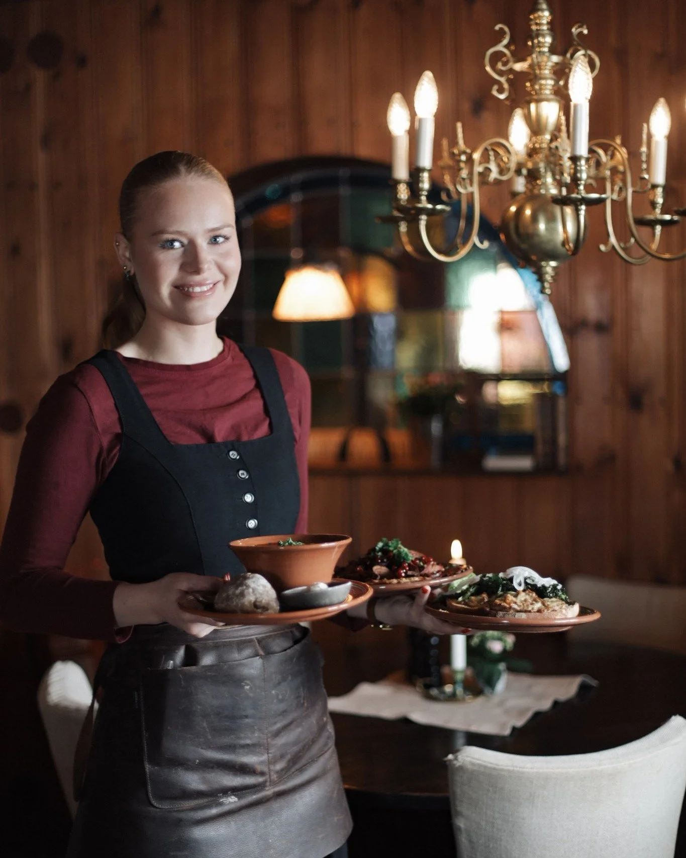 H&auml;r &auml;r n&aring;gra anledningar att fira p&aring;sk hos oss 🪶

L&aring;nga skiddagar b&aring;de p&aring; l&auml;ngden och tv&auml;ren.
Mysiga stunder framf&ouml;r brasan.
Mat lagad med k&auml;rlek, fr&aring;n morgon till kv&auml;ll.
Och s&a