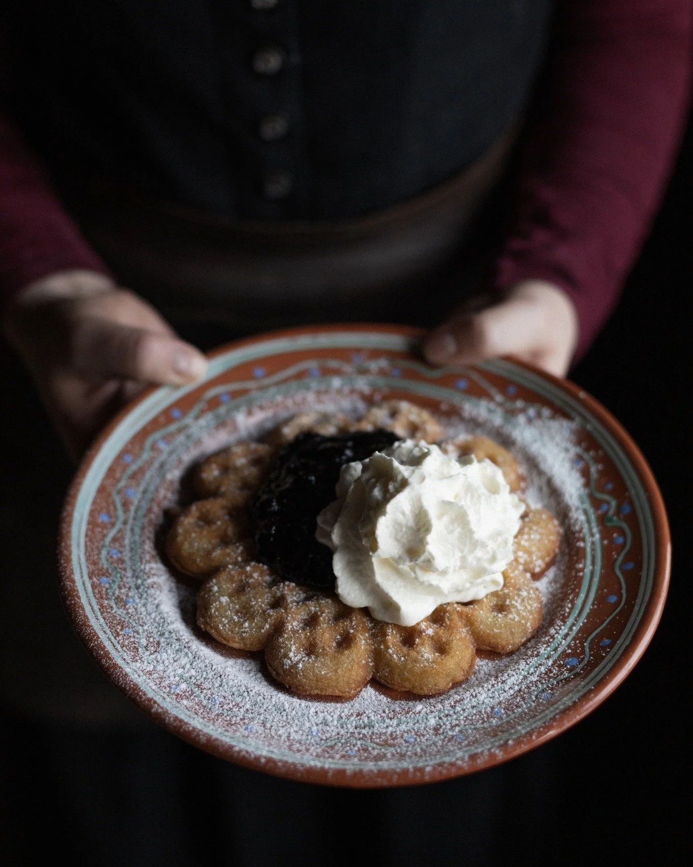 V&aring;ffeldagen 🧡
Idag njuter vi av v&aring;fflor och mysv&auml;dret d&aring; det sn&ouml;ar ordentligt ute, perfekt p&aring;fyllning inf&ouml;r p&aring;sken trots att vi redan har otroligt mycket sn&ouml; 🤭

V&auml;lkomna att fira en av v&aring;