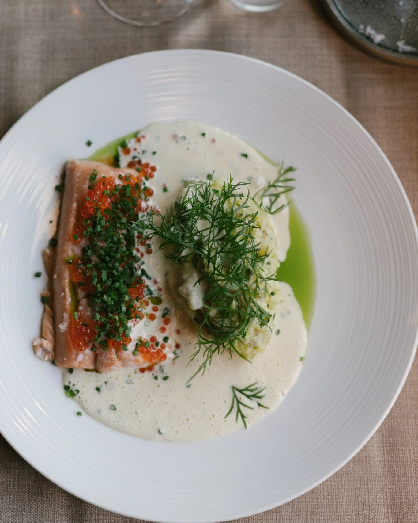 Glad p&aring;sk fr&aring;n oss, hoppas att ni njuter lika mycket av v&aring;rvintern som vi g&ouml;r efter g&aring;rdagens sn&ouml;fall.

Passa p&aring; att unna er en middag i en anrik milj&ouml; hos oss under p&aring;skdagarna, och f&ouml;r er som 