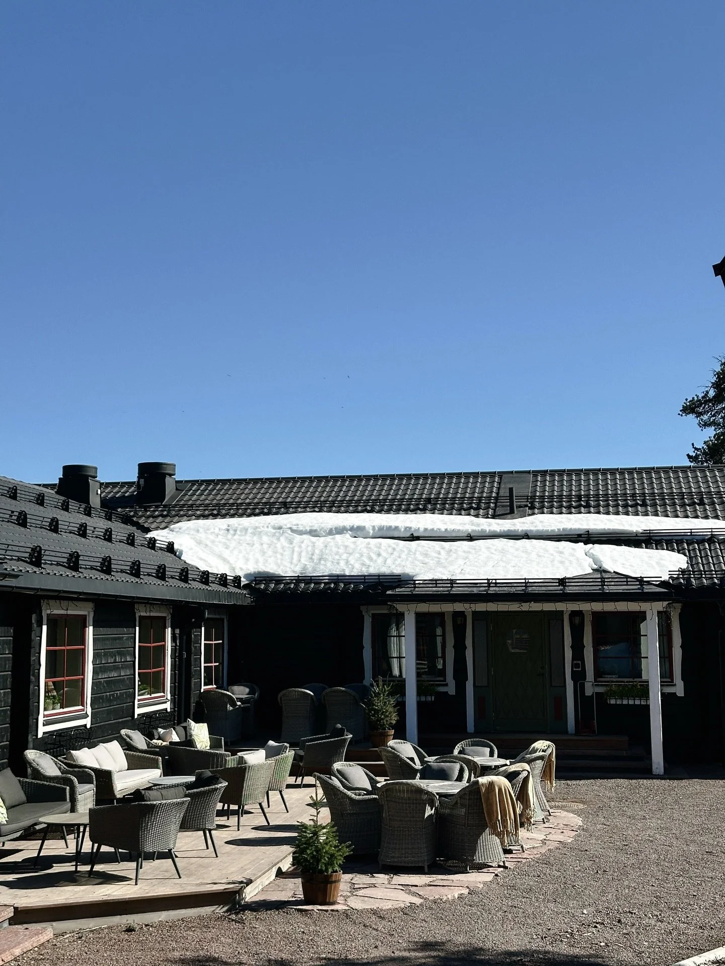 S&aring; h&auml;r h&auml;rligt har vi haft det p&aring; g&aring;rden och v&aring;ren bara forts&auml;tter vara precis som vi vill ha det 🤍

Nu laddar vi f&ouml;r l&aring;nghelg, checka in hos oss och f&aring; b&auml;sta starten p&aring; maj 🌼 

Och