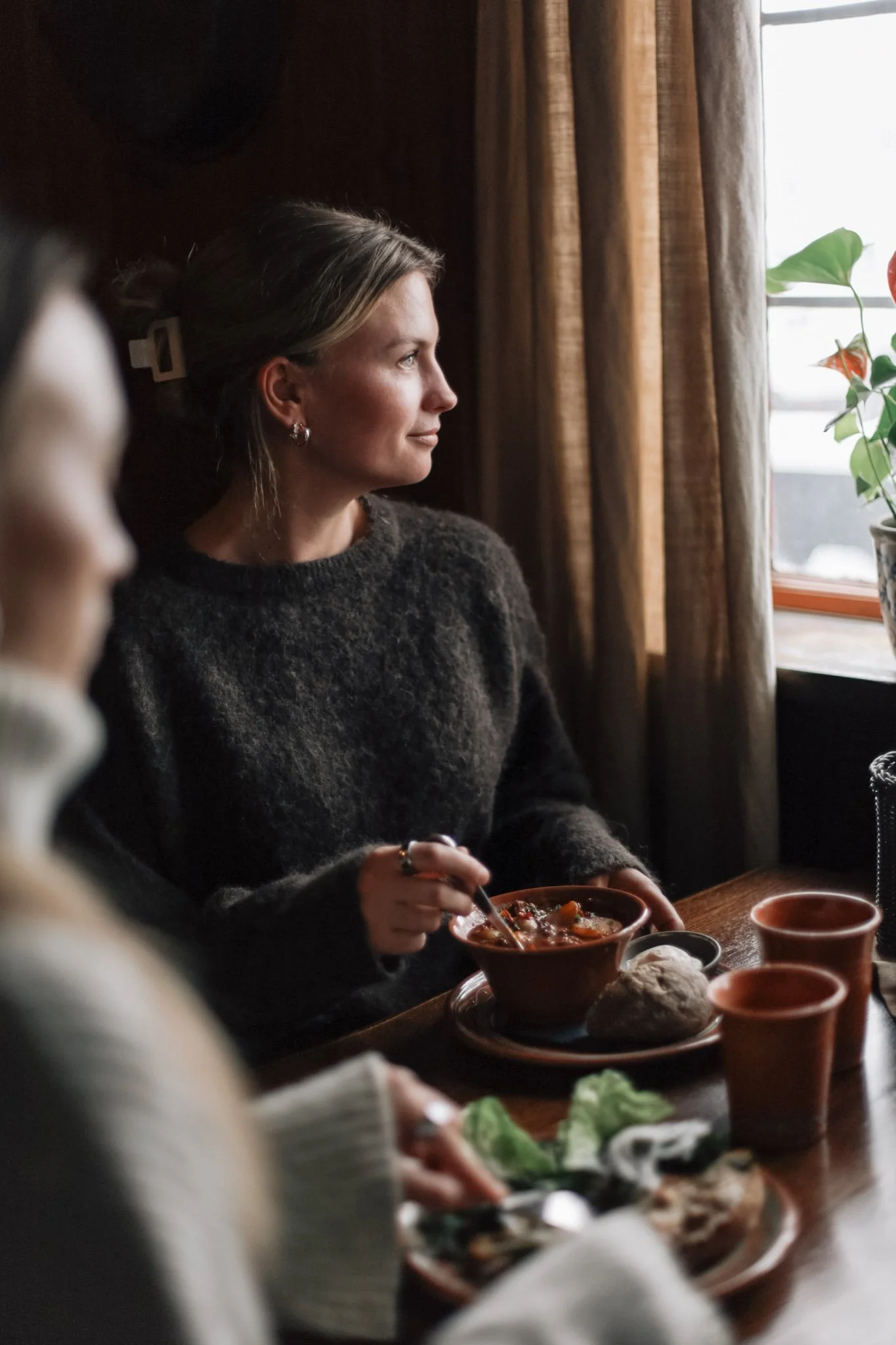Det &auml;r s&aring; otroligt fint ute p&aring; tur just nu! Blir ni lunch- eller fikasugna i helgen s&aring; har vi t&auml;nt brasan och h&aring;ller v&aring;ffelstugan &ouml;ppen fredag och l&ouml;rdag kl. 12.00&ndash;16.00.

Kom in i stugan eller 