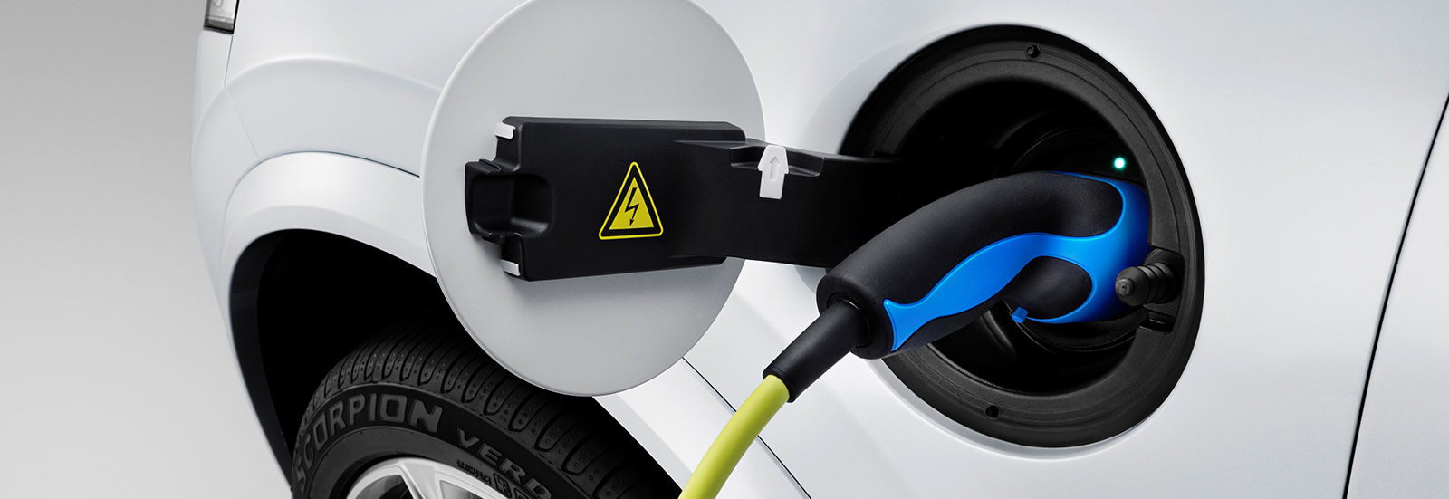 150841_The_all_new_Volvo_XC90_Charging.jpg