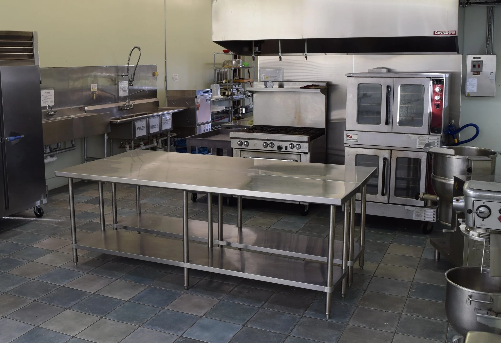 KITCHEN Our state-certified kitchen is fully equipped with the tools to help value-added food businesses, caterers, and food trucks develop their business without breaking the bank investing in their own kitchen. Grow Benzie has helped dozens of local business owners turn their food business dreams into reality. Click H ERE for Kitchen details. 