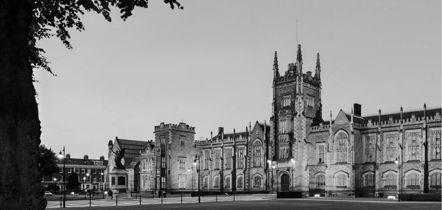 Universitets hovedbygning, Lanyon building (ovenfor), er utrolig mondænt og ligner til forveksling Hogwarts fra Harry Potter indefra.